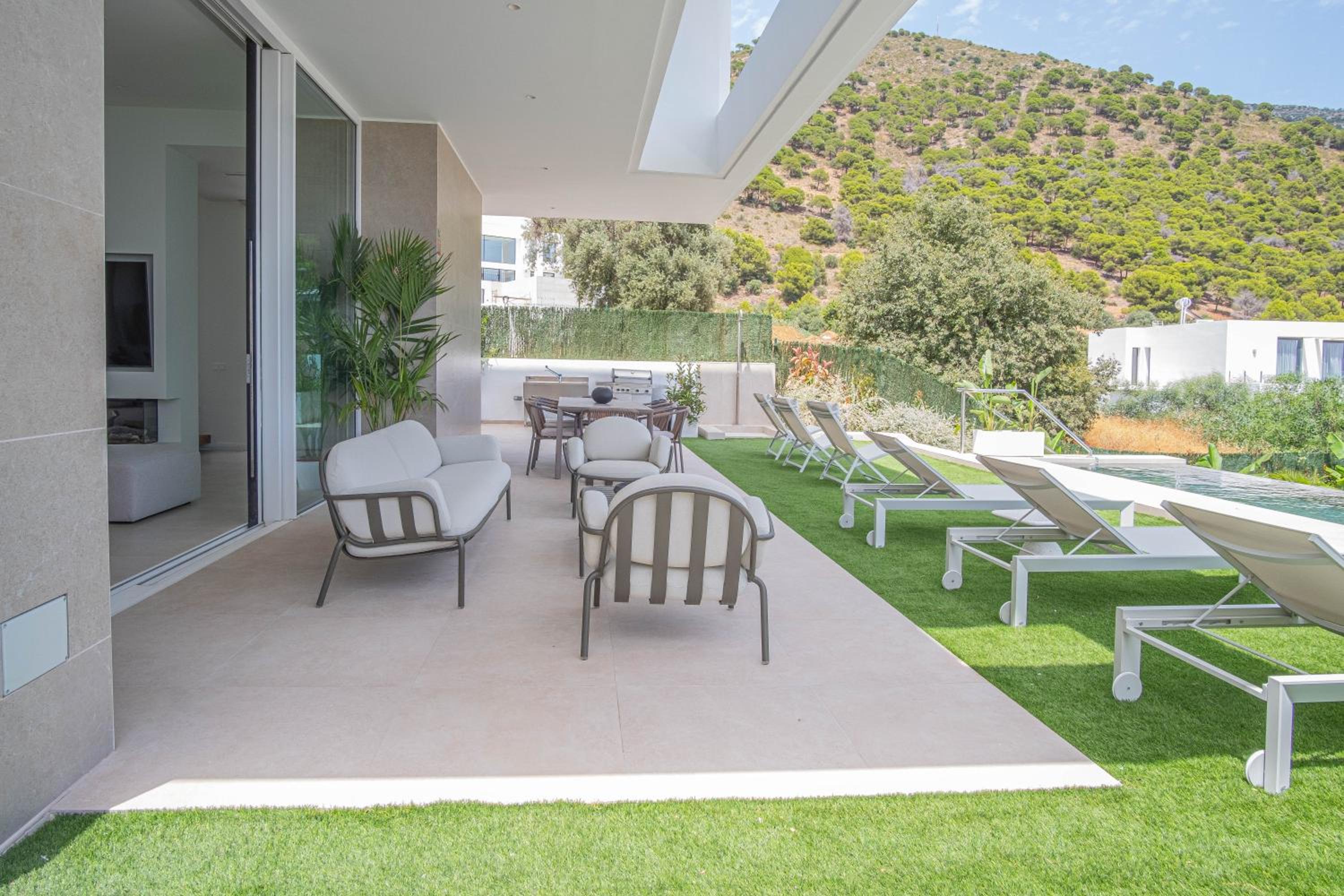 Luxury Villa Sunset Hills by ELE Apartments