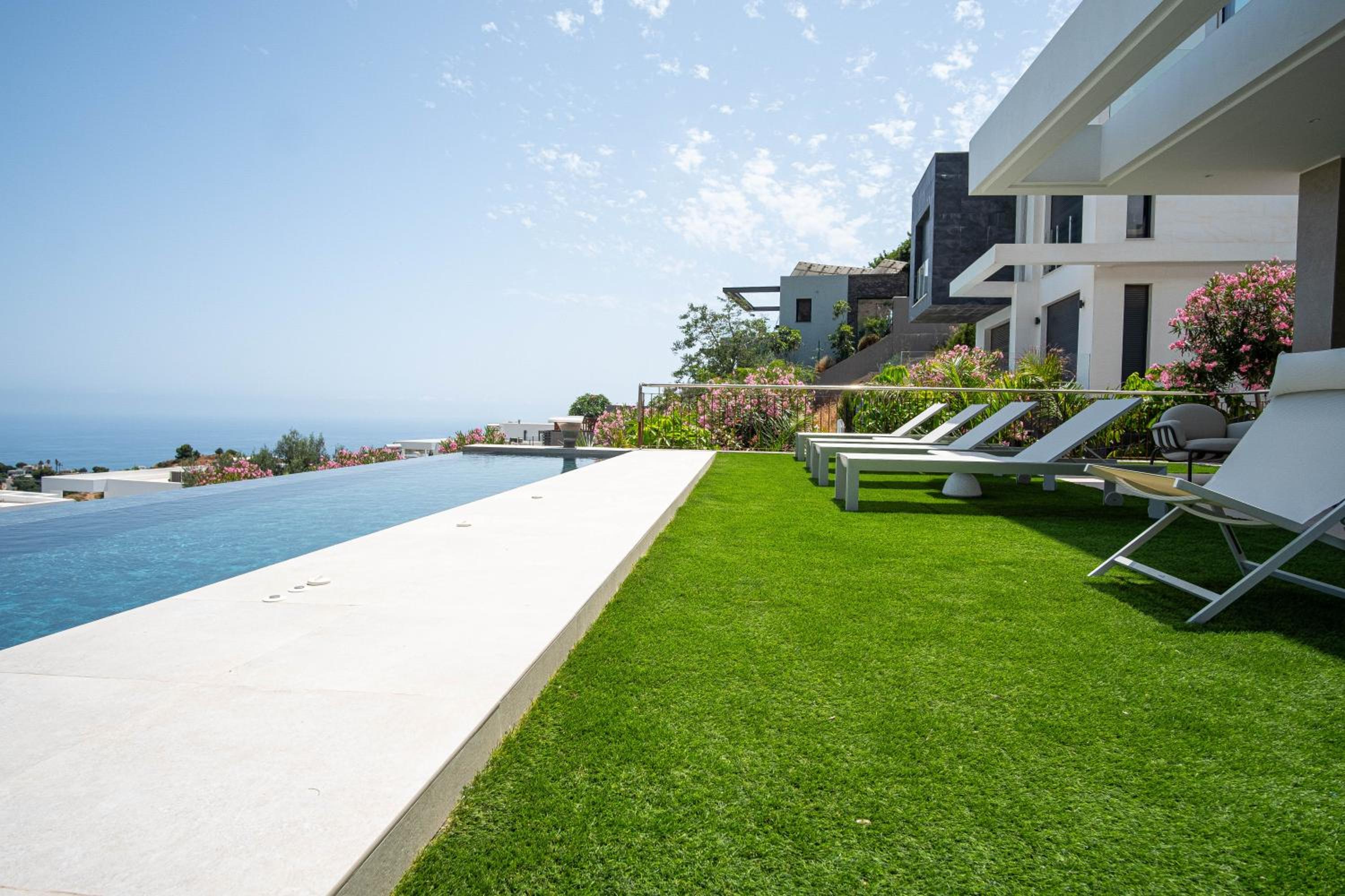 Luxury Villa Sunset Hills by ELE Apartments
