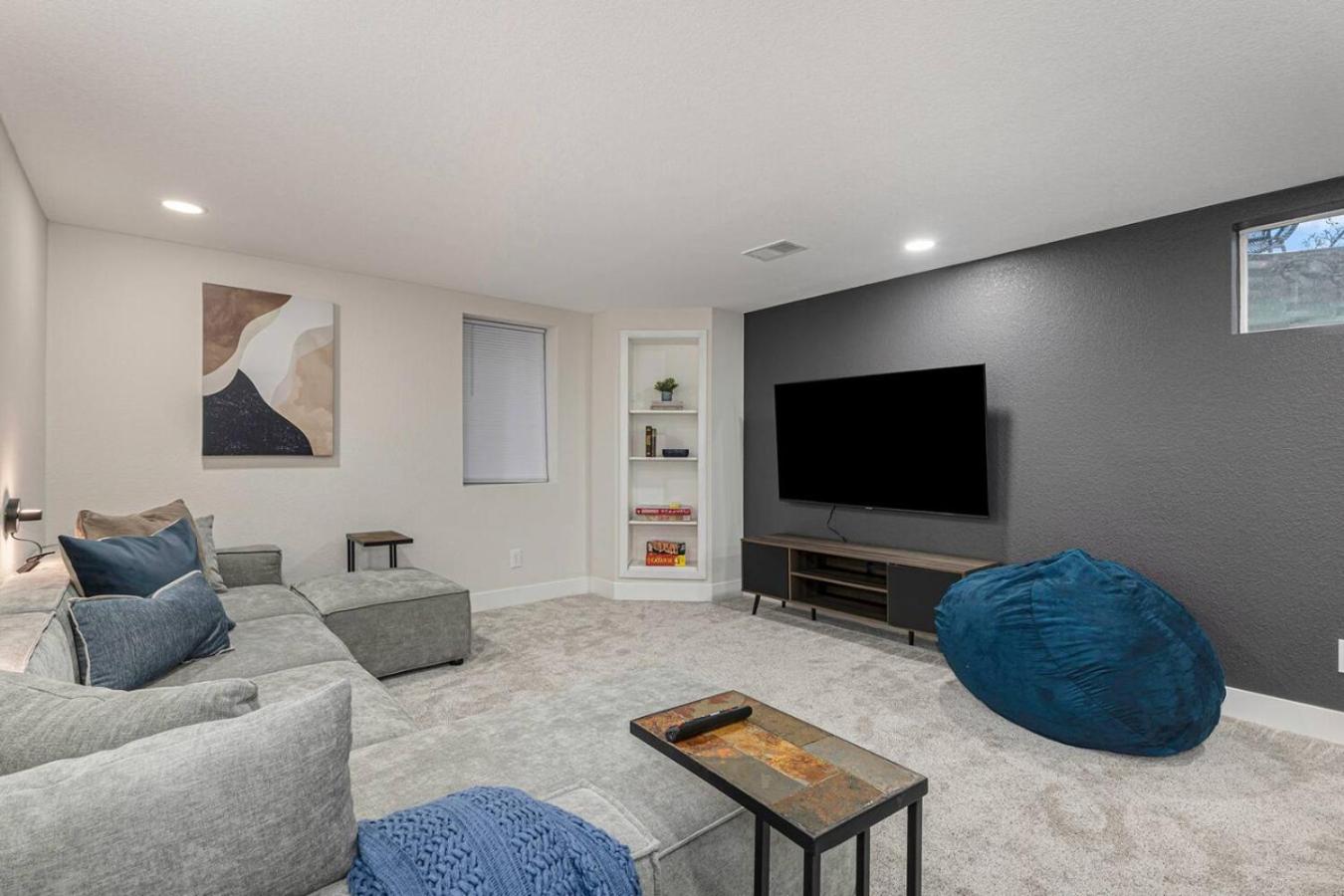 Mile Hi Basecamp Hot tub and Game Room