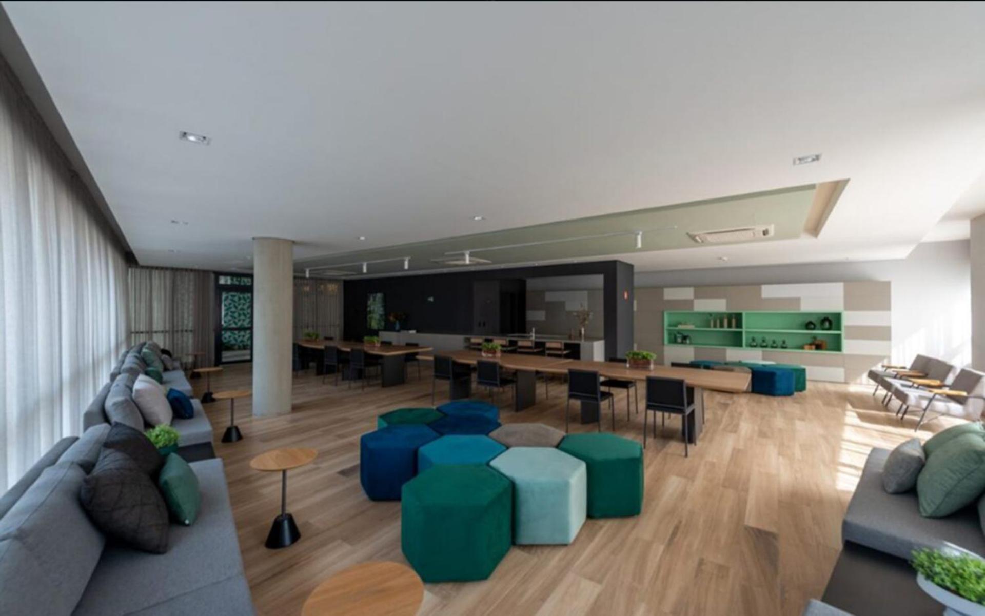 Studio com coworking, piscina e vista da cidade