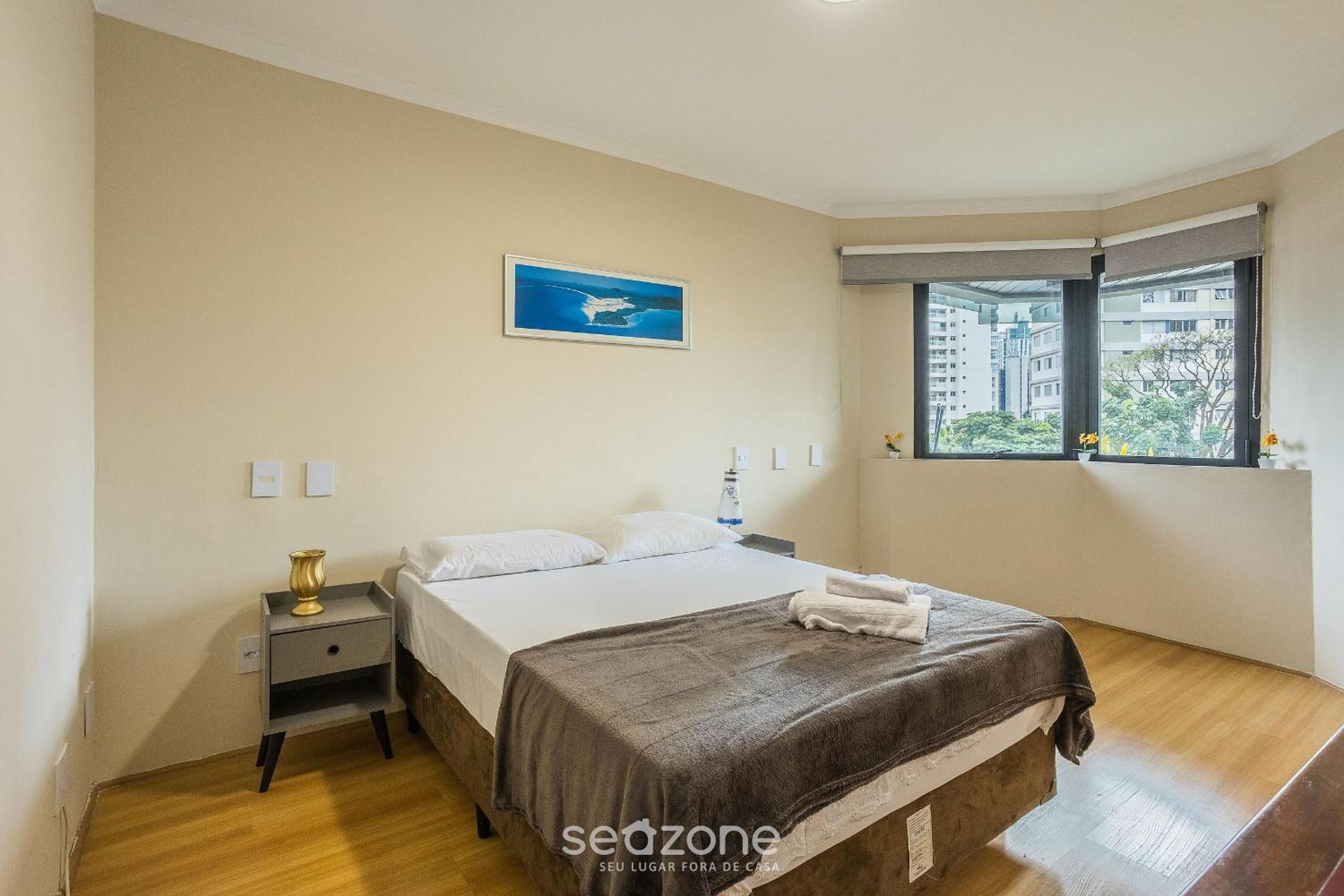 Apt with balcony, near Shopping Morumbi PPE0302
