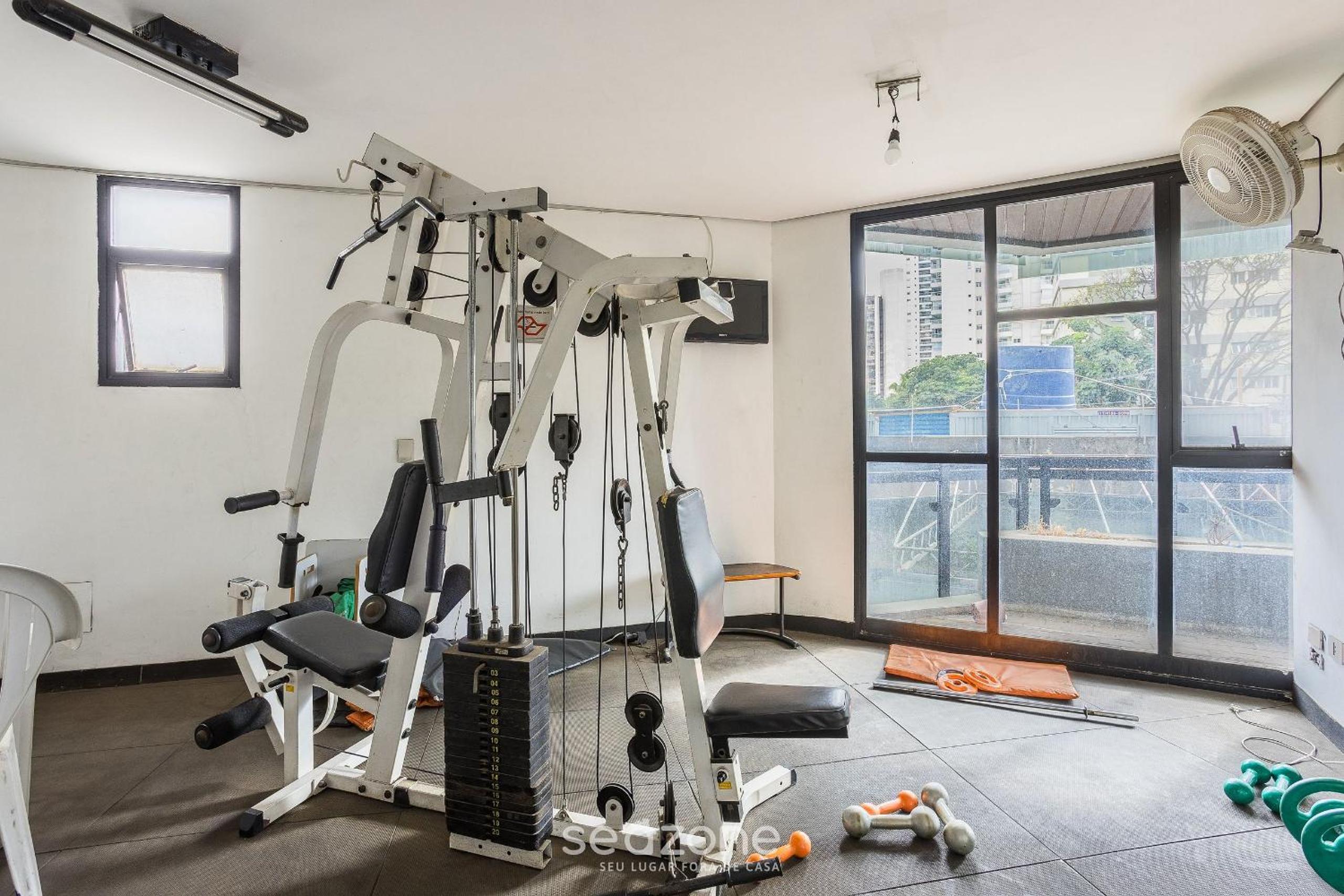 Apt with balcony, near Shopping Morumbi PPE0302