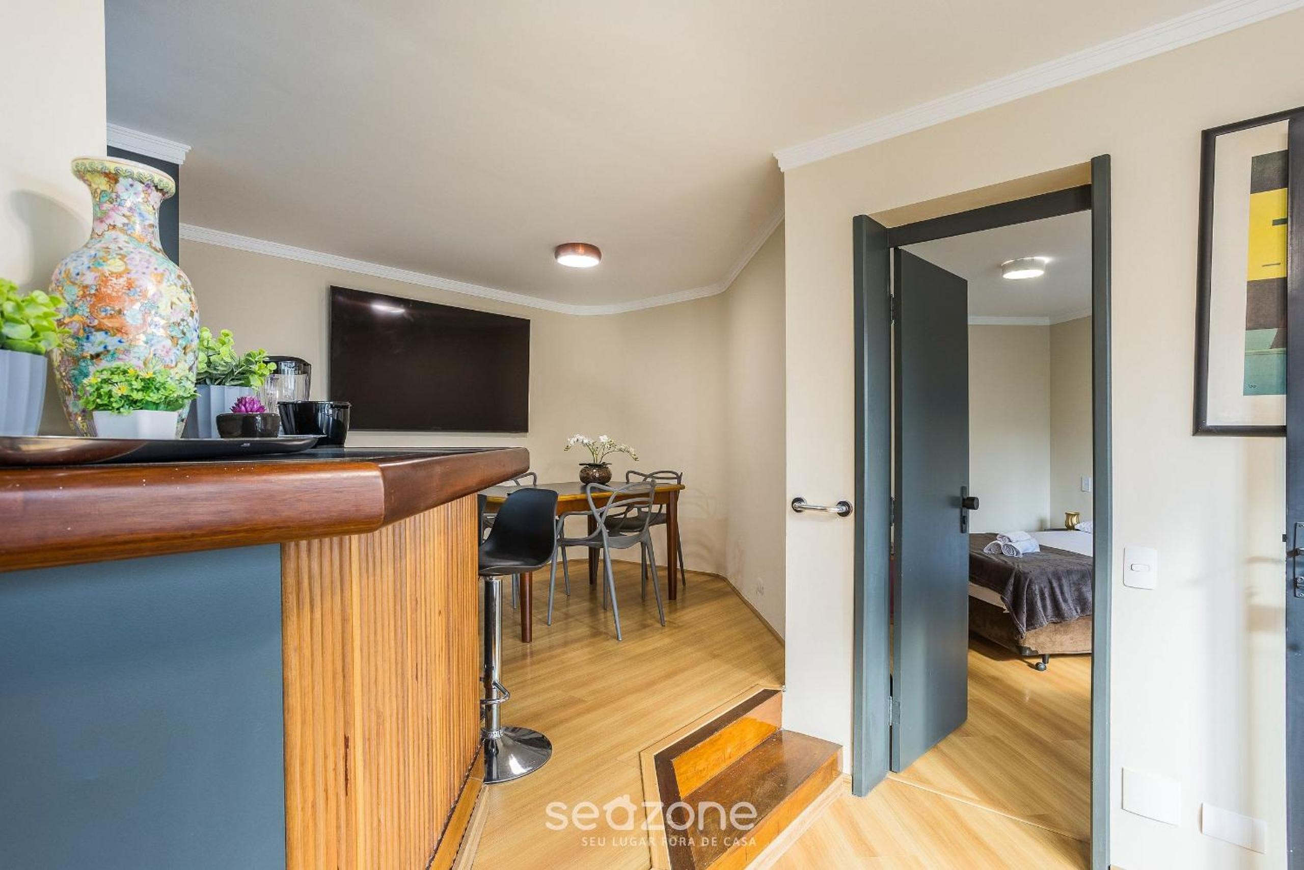 Apt with balcony, near Shopping Morumbi PPE0302