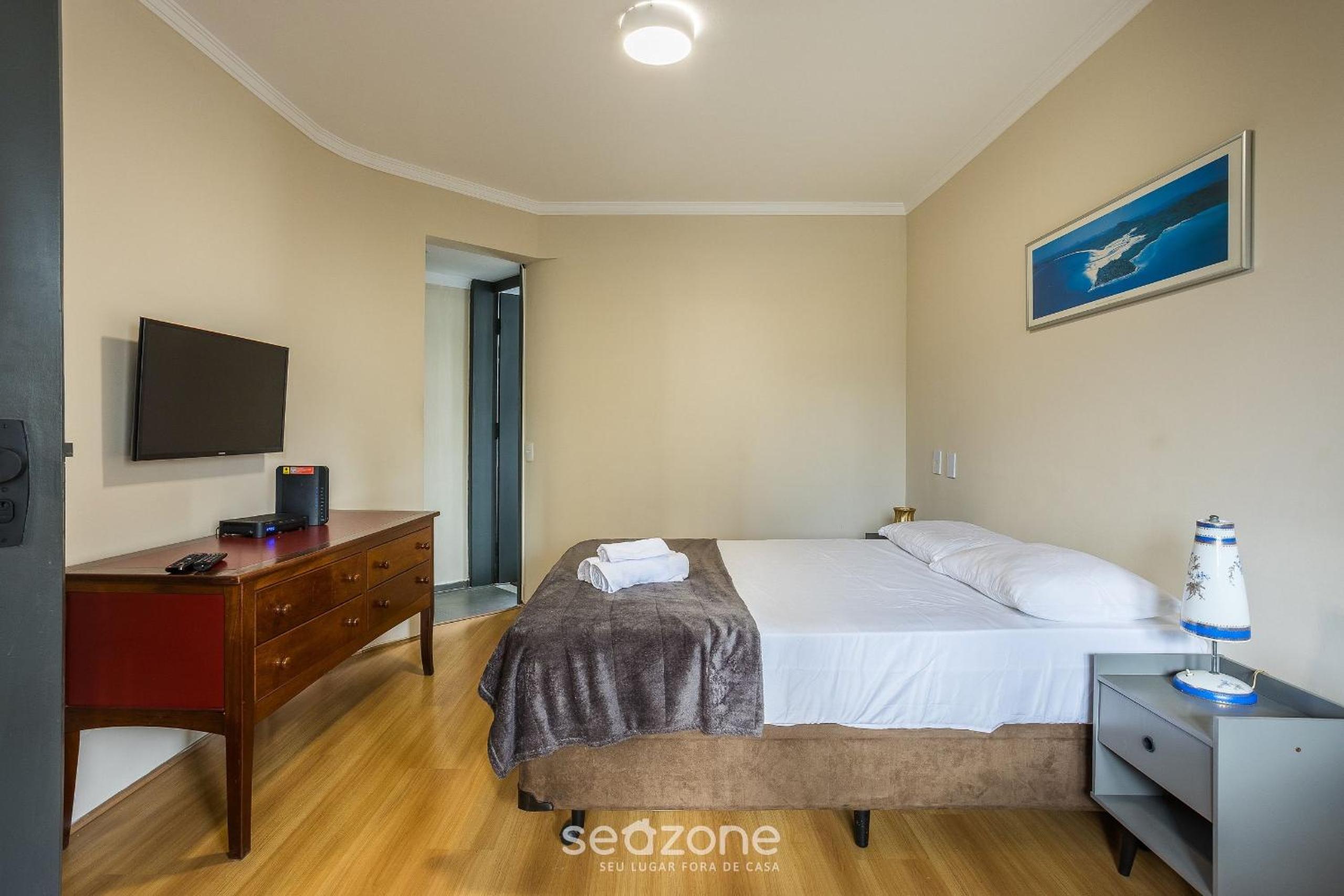 Apt with balcony, near Shopping Morumbi PPE0302