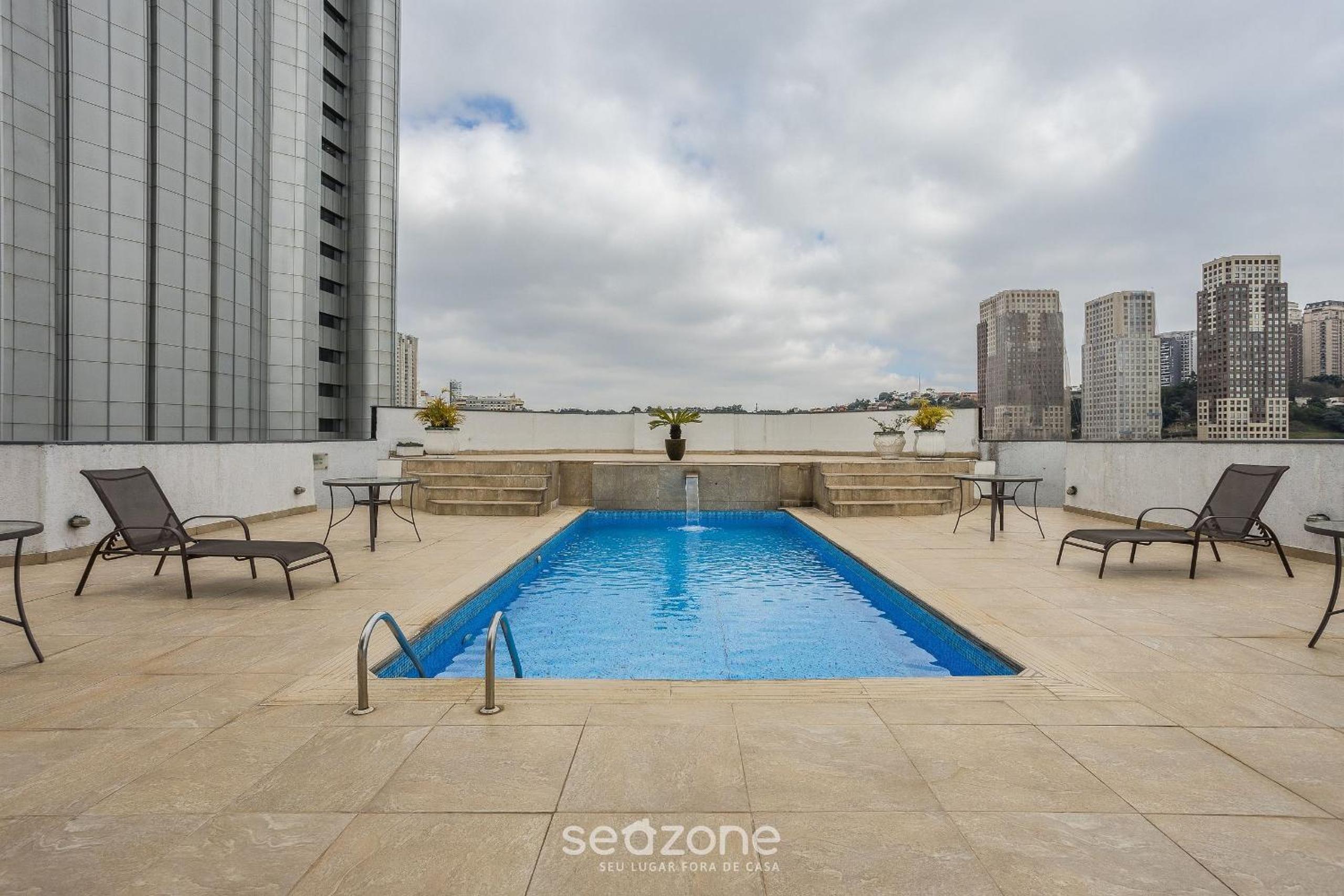 Apt with balcony, near Shopping Morumbi PPE0302