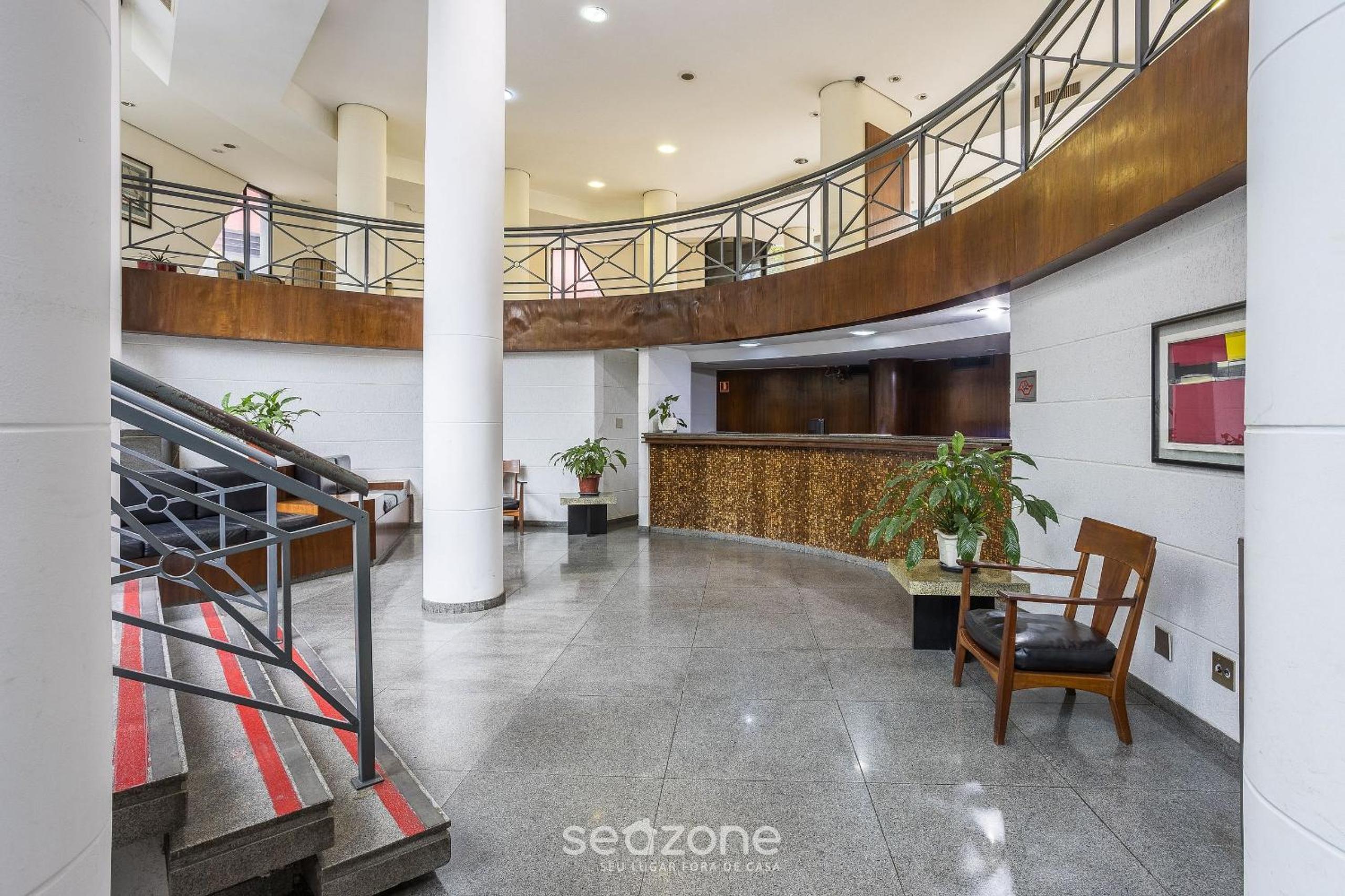 Apt with balcony, near Shopping Morumbi PPE0302