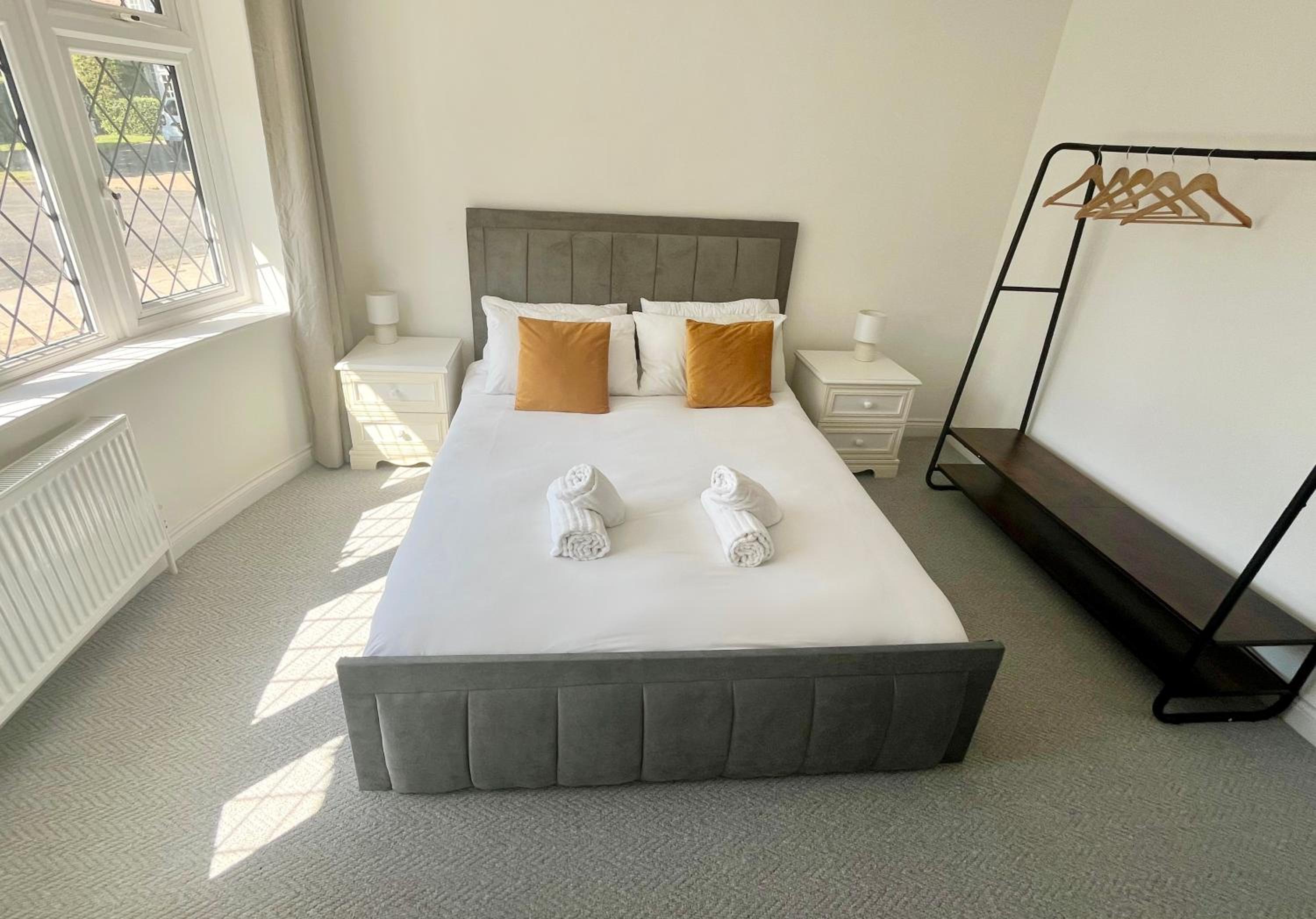 Olive Tree Brighton-Bright & Spacious 4 bedroom home with Garden & Free parking