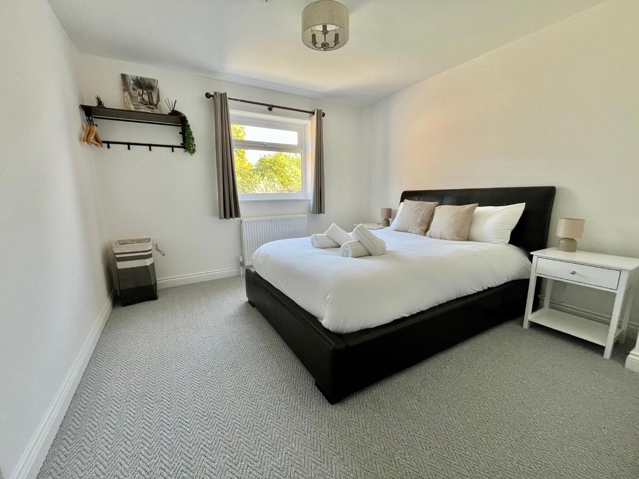Olive Tree Brighton-Bright & Spacious 4 bedroom home with Garden & Free parking