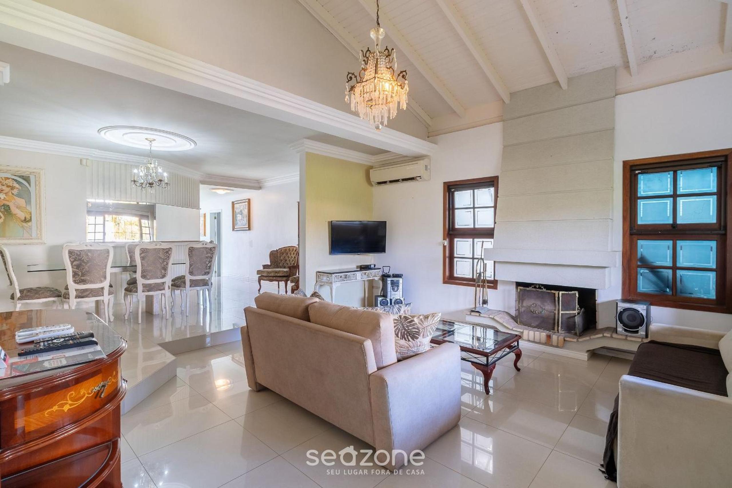 Duplex w/pool 800m from the beach in Jurerê DME025