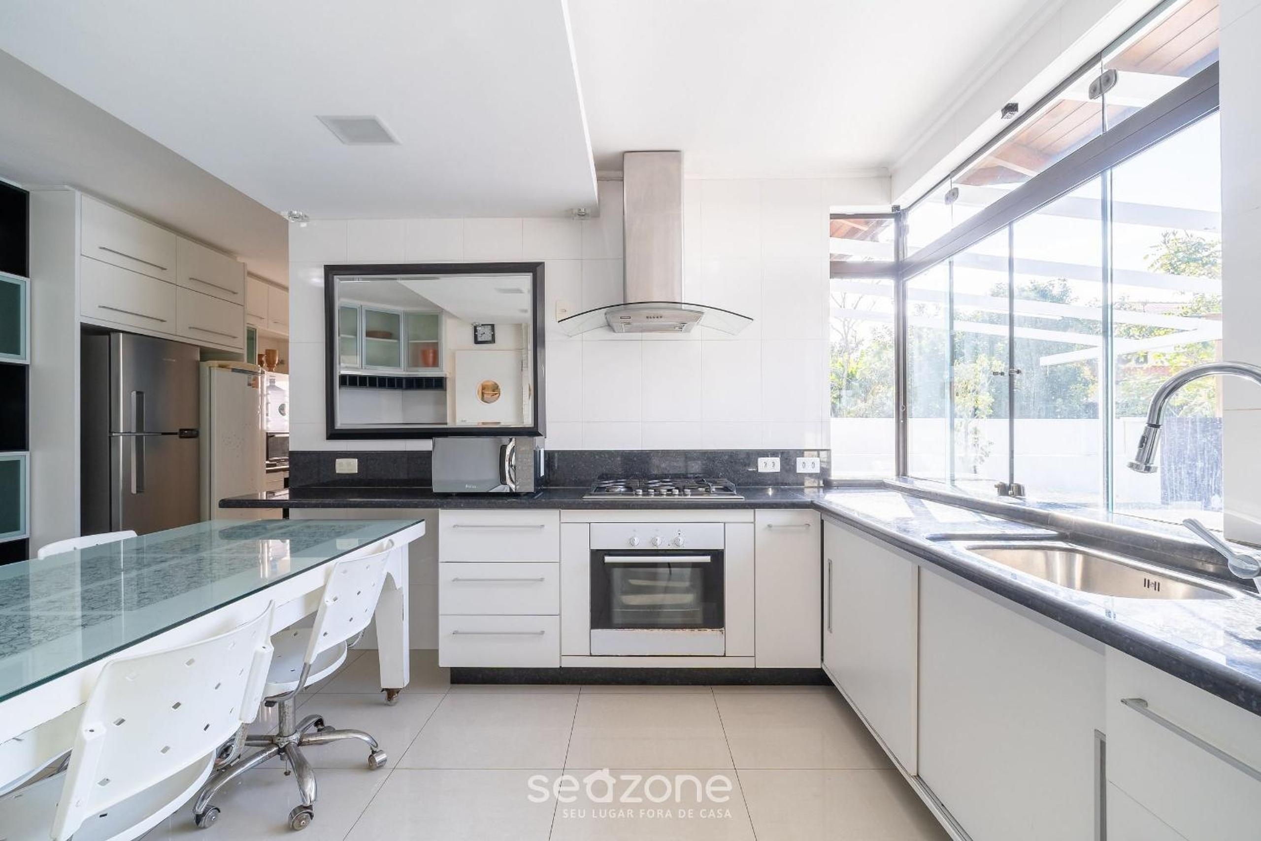 Duplex w/pool 800m from the beach in Jurerê DME025
