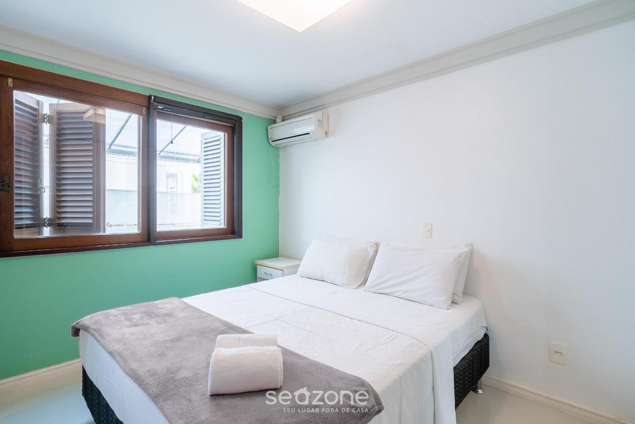 Duplex w/pool 800m from the beach in Jurerê DME025