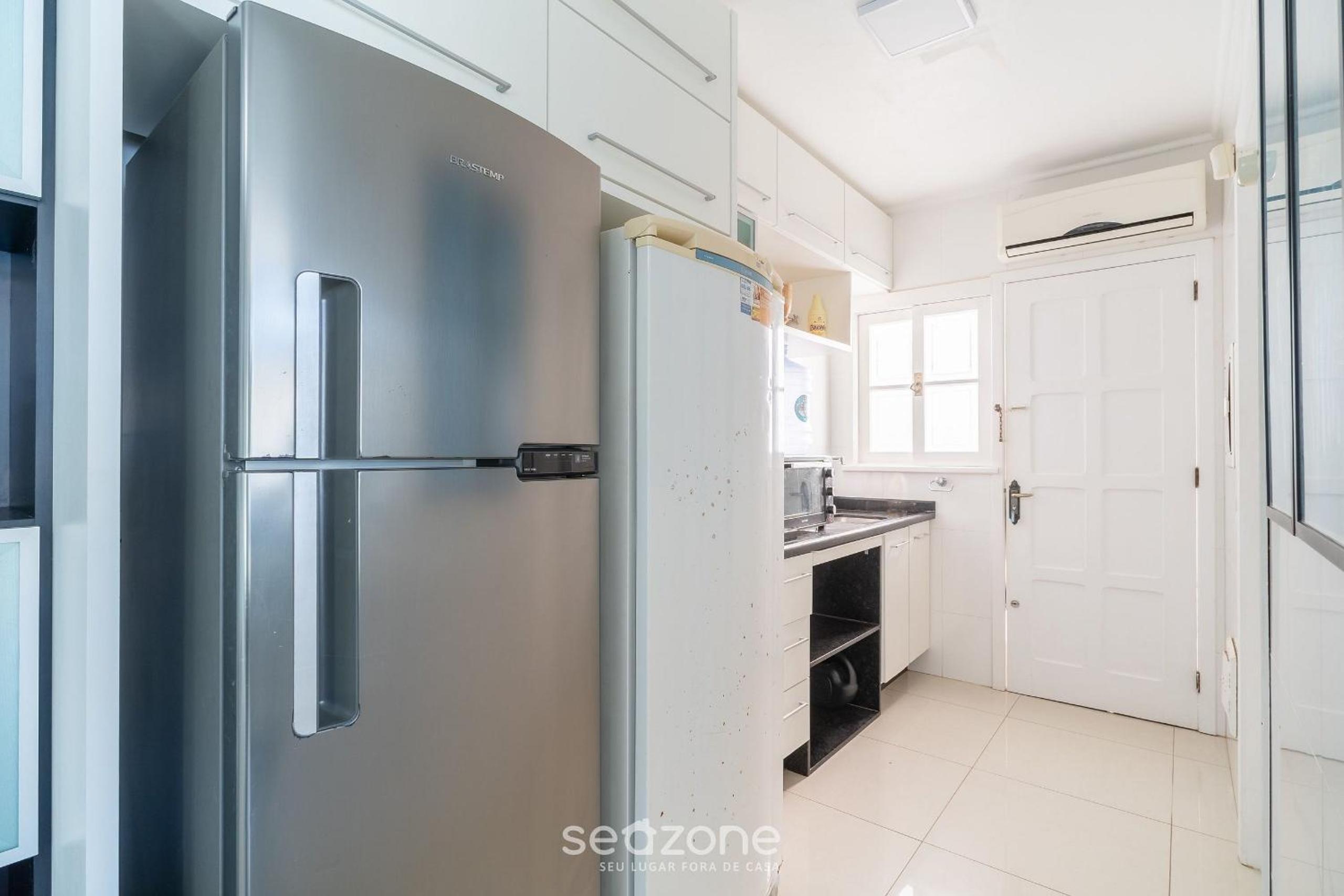 Duplex w/pool 800m from the beach in Jurerê DME025