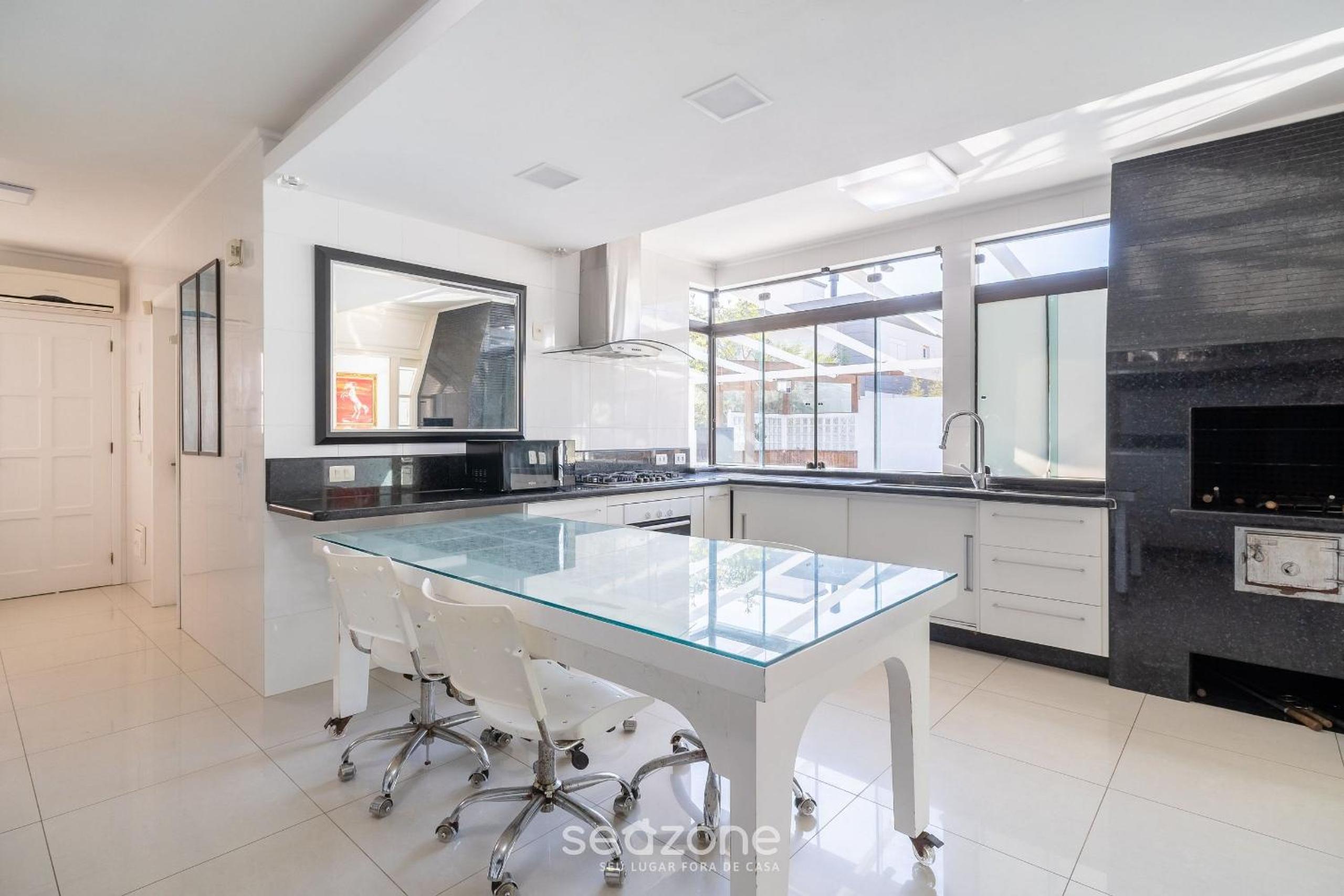 Duplex w/pool 800m from the beach in Jurerê DME025