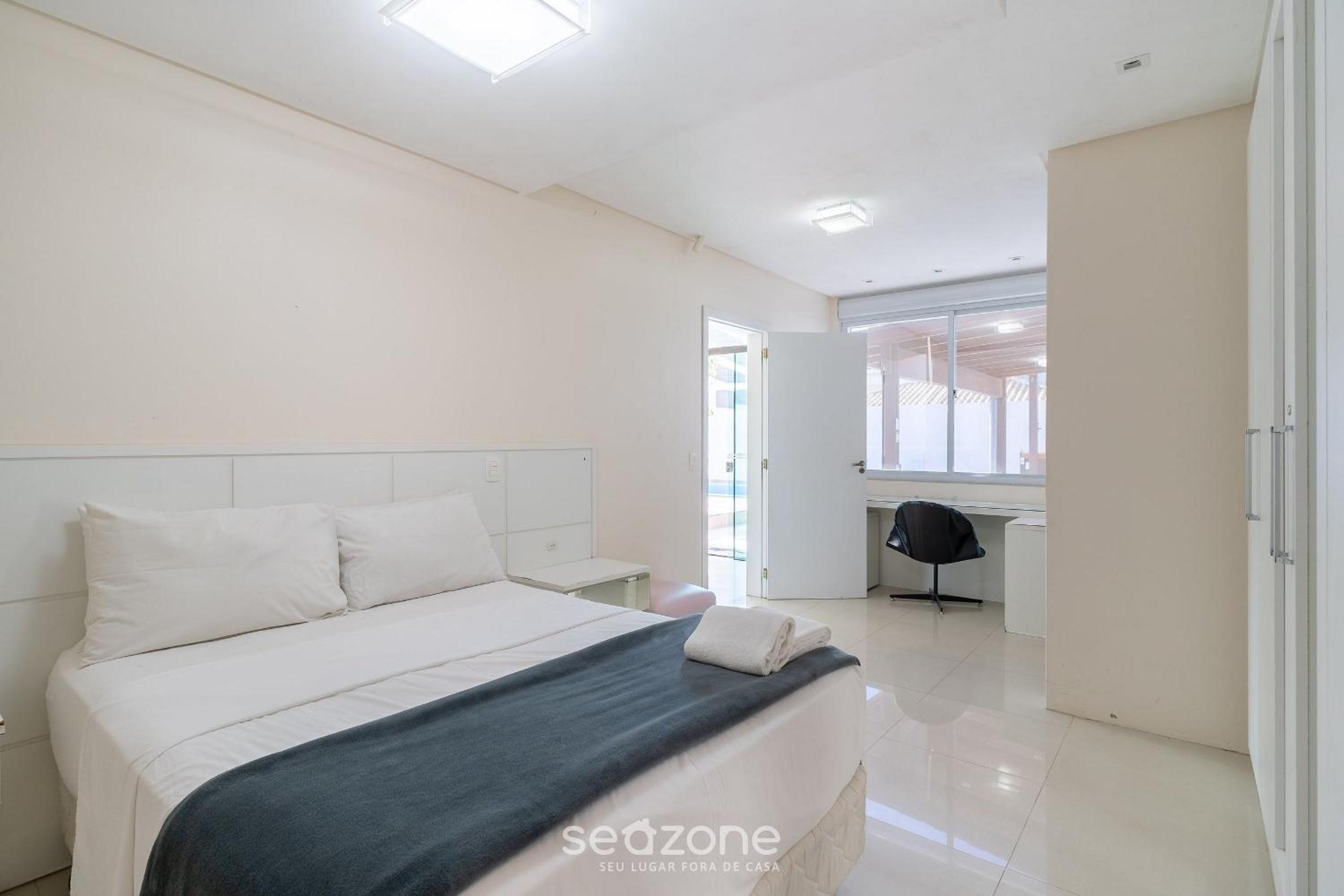 Duplex w/pool 800m from the beach in Jurerê DME025