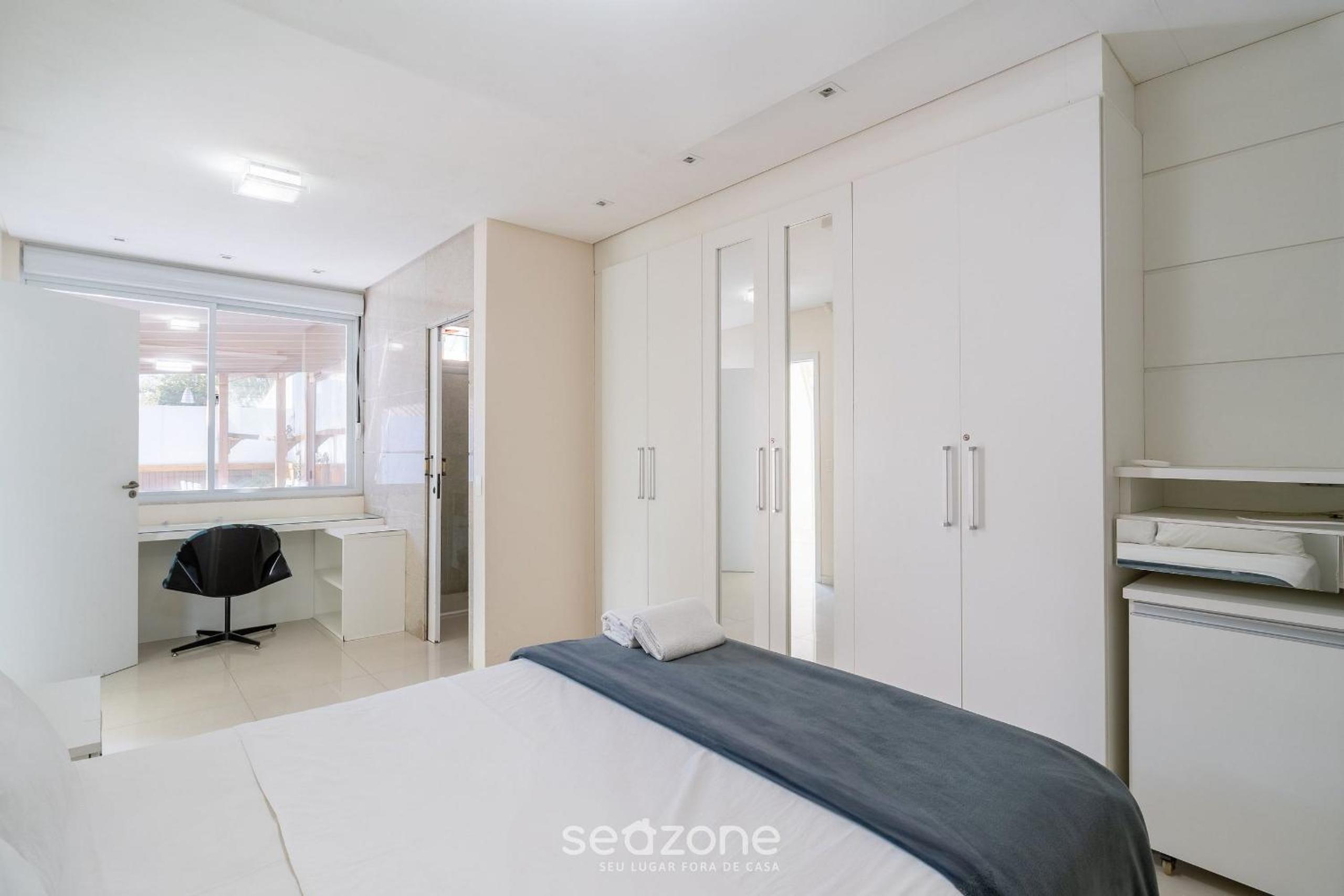 Duplex w/pool 800m from the beach in Jurerê DME025