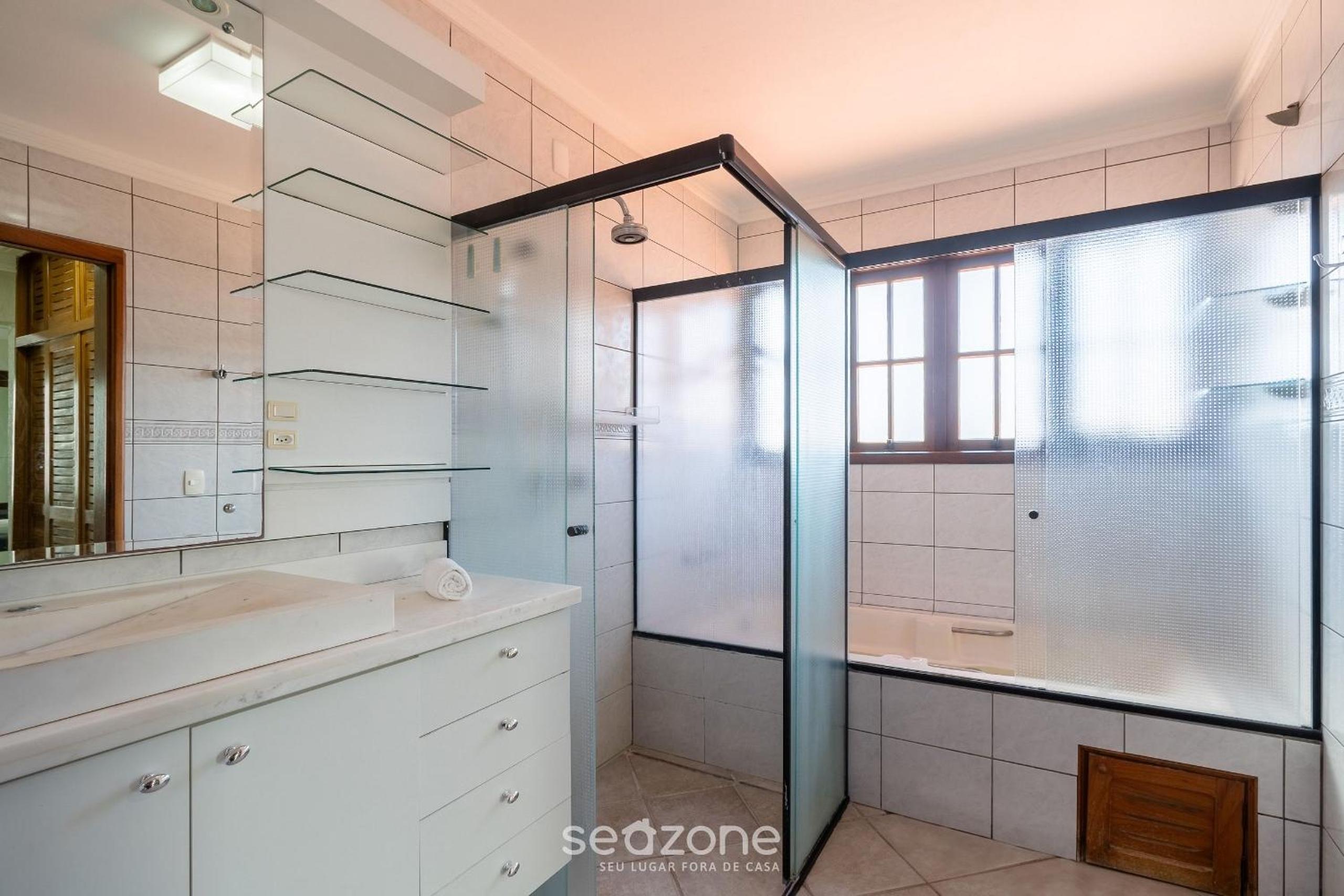 Duplex w/pool 800m from the beach in Jurerê DME025