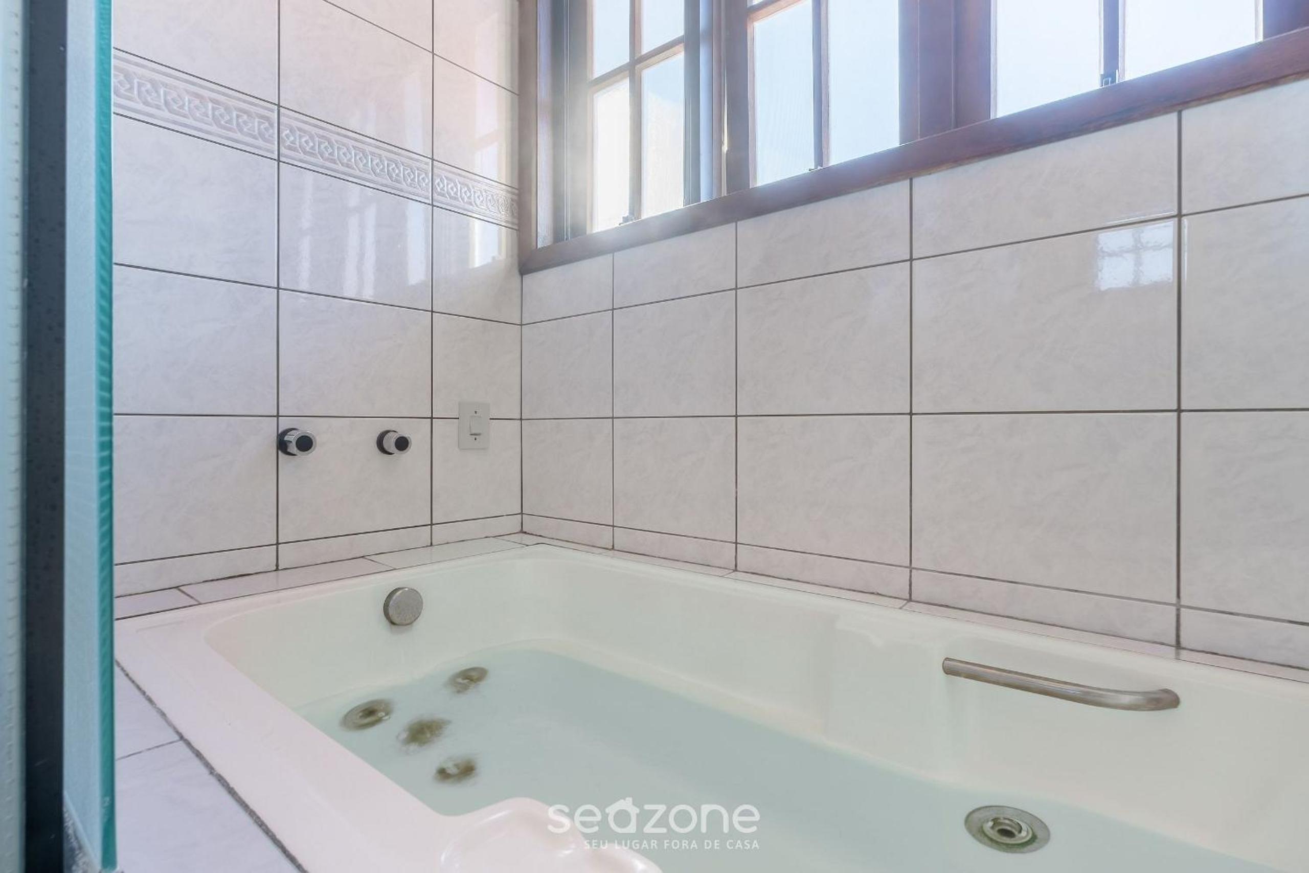 Duplex w/pool 800m from the beach in Jurerê DME025