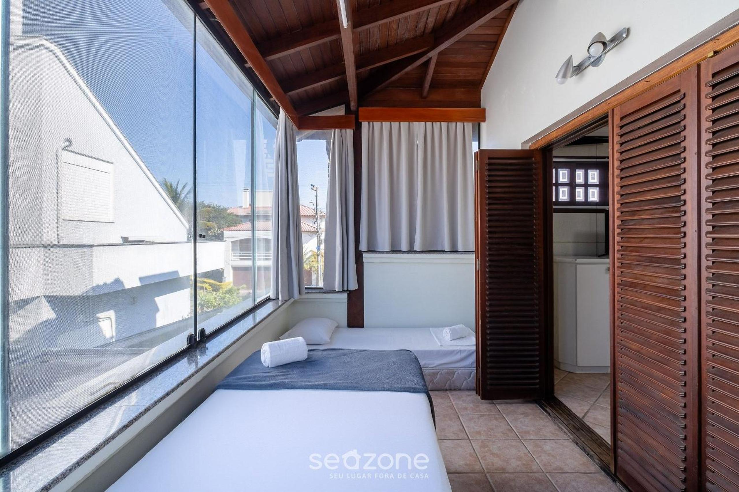 Duplex w/pool 800m from the beach in Jurerê DME025