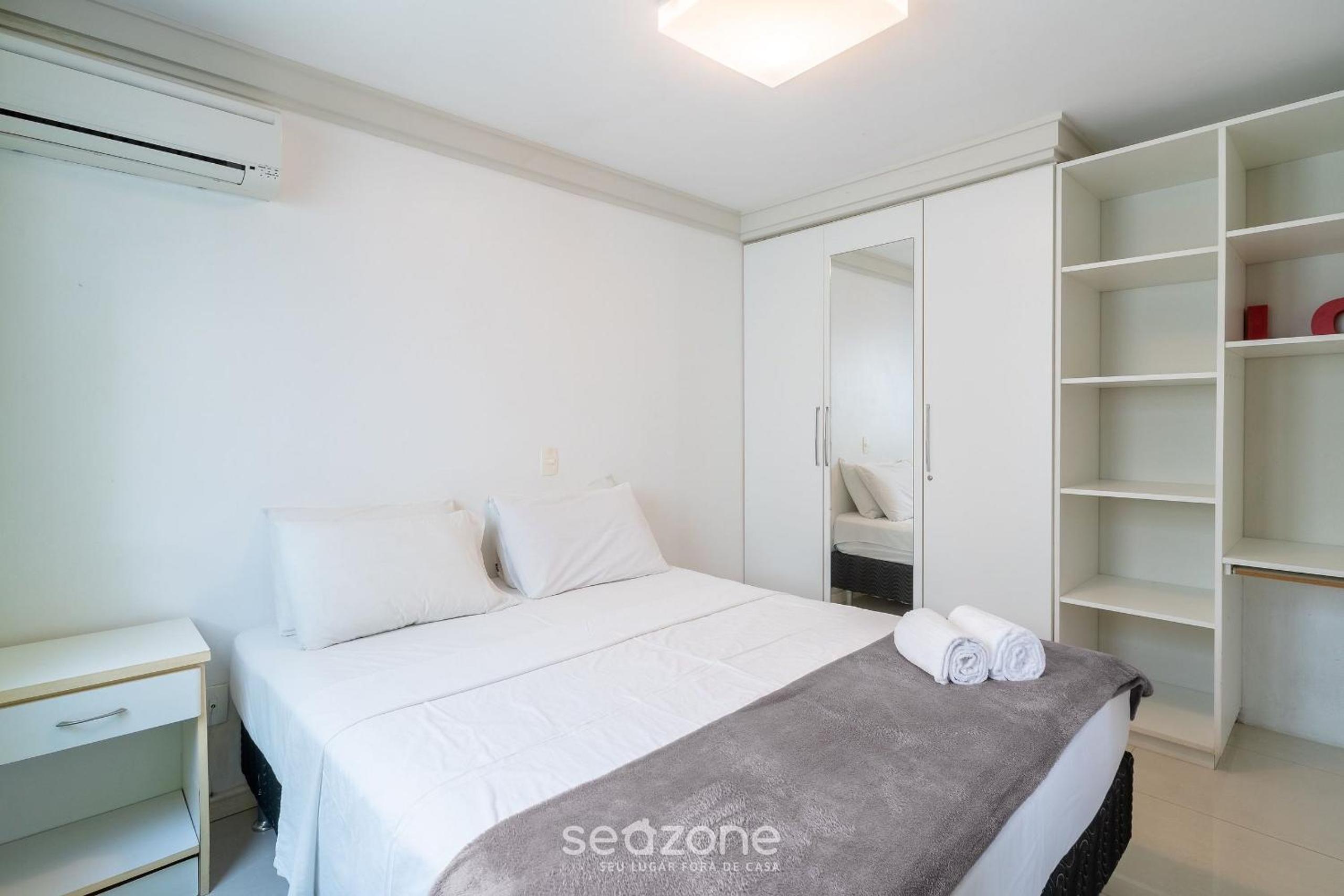 Duplex w/pool 800m from the beach in Jurerê DME025