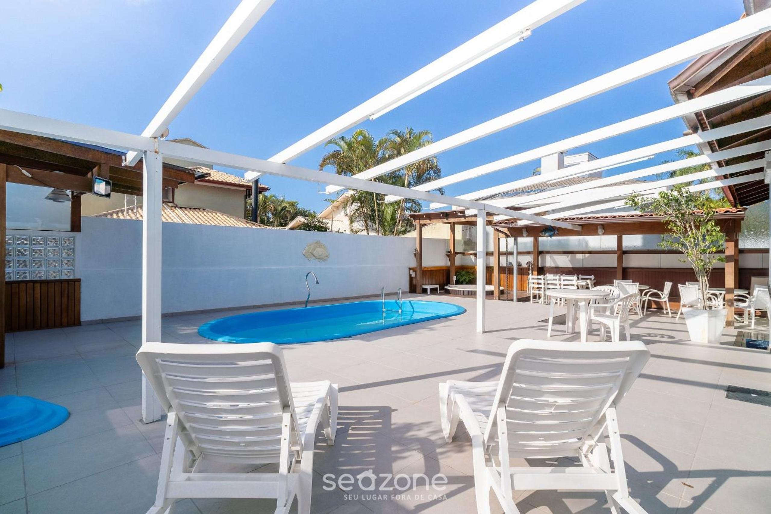 Duplex w/pool 800m from the beach in Jurerê DME025