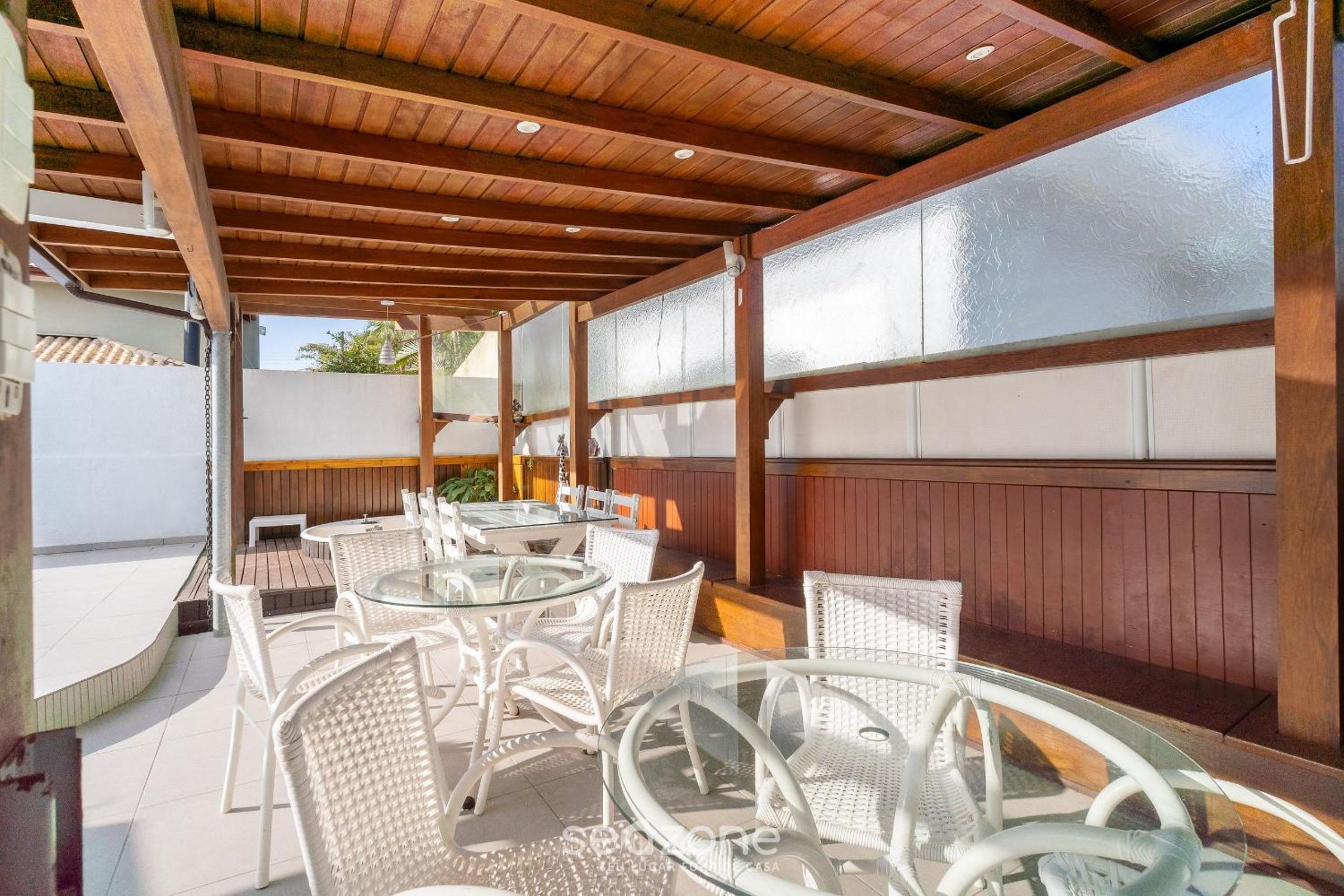 Duplex w/pool 800m from the beach in Jurerê DME025