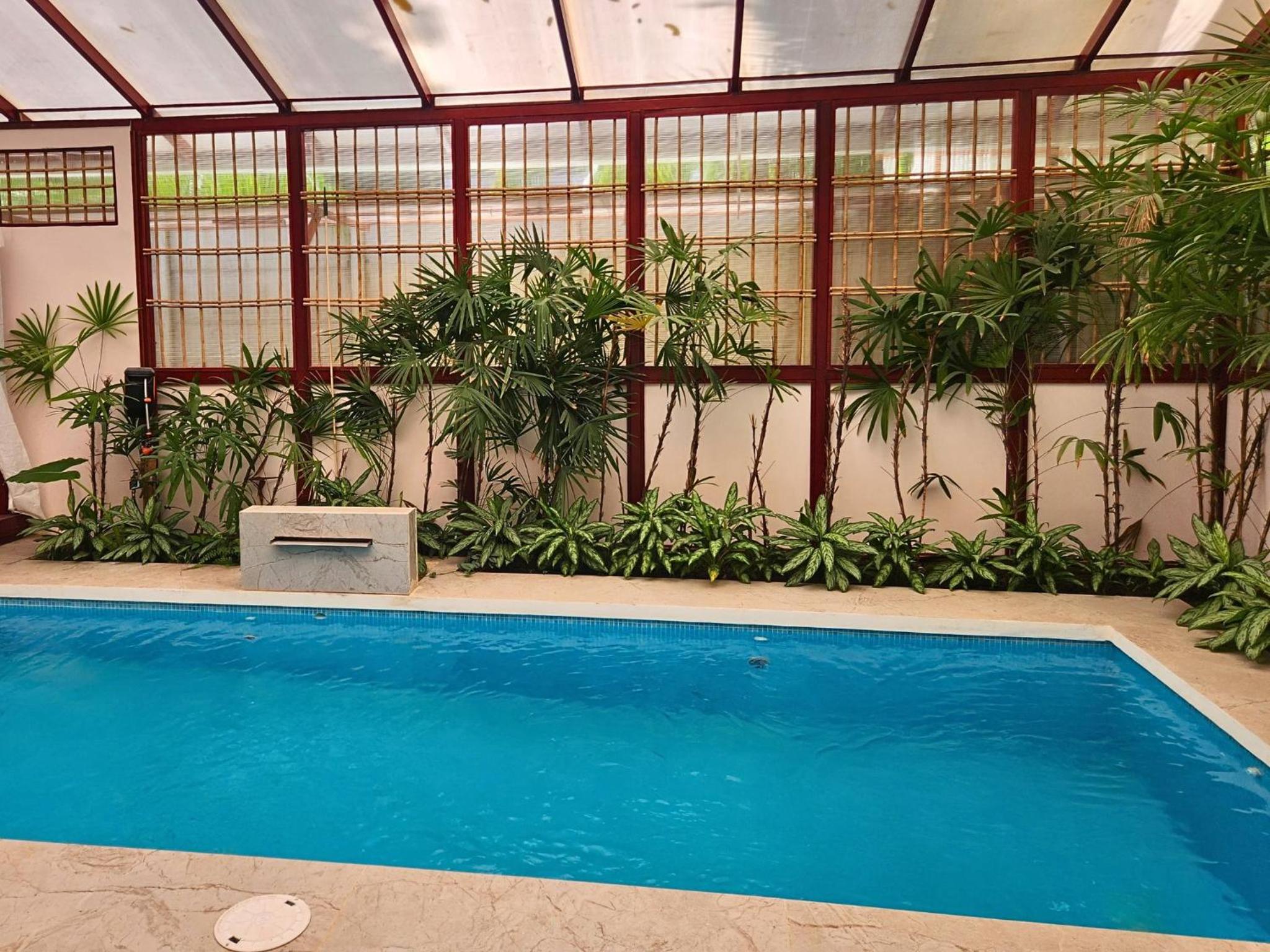 Uva Blue Villas - Pool House - AC, 3 Ensuite bedrooms, 8 guests, Koi Fish Pond