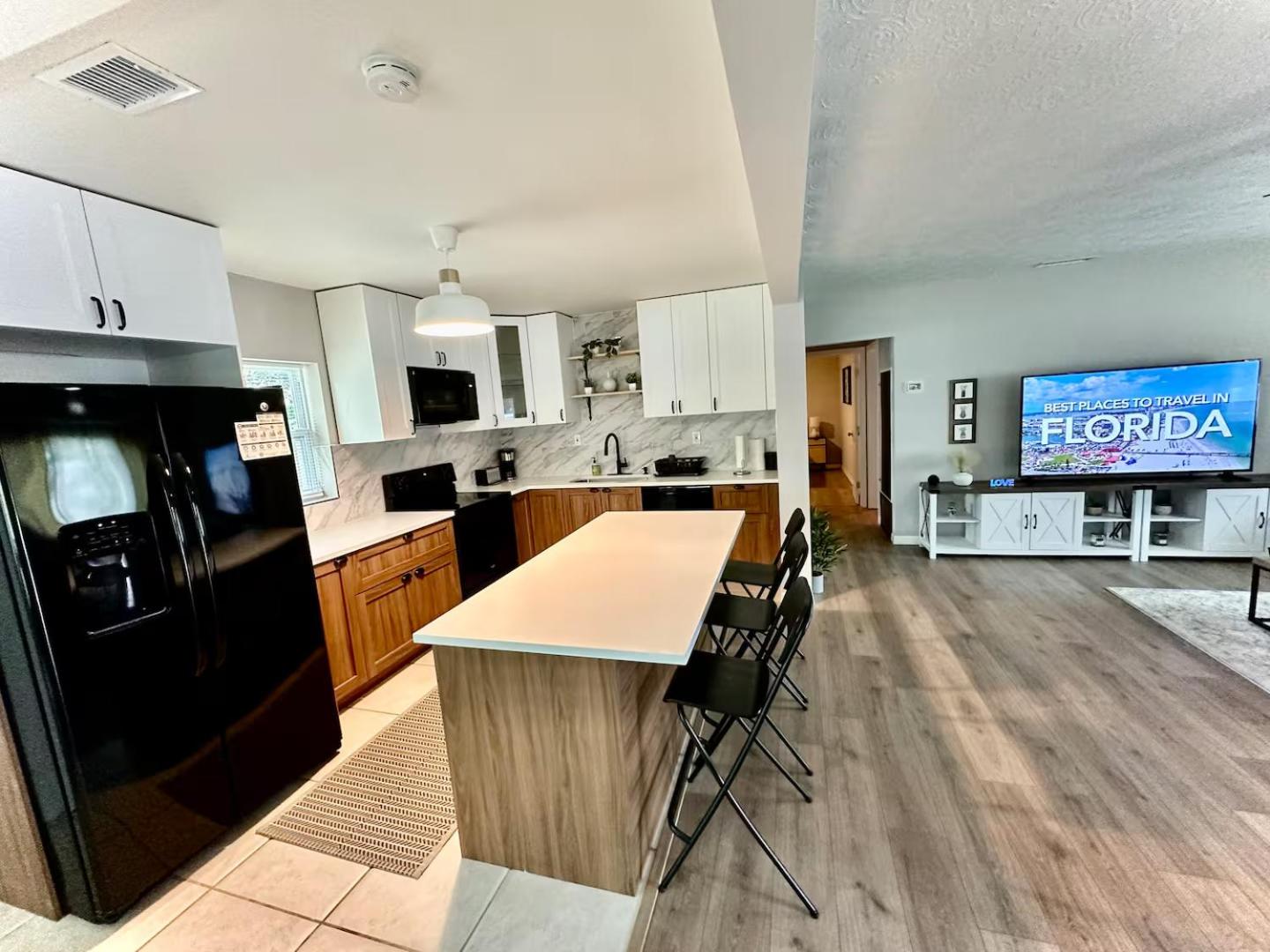 Siesta Beach Getaway - Minutes to Beach, Shops, Dining