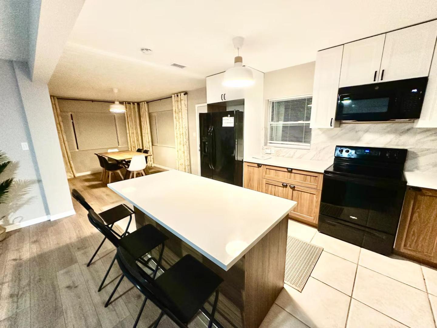 Siesta Beach Getaway - Minutes to Beach, Shops, Dining