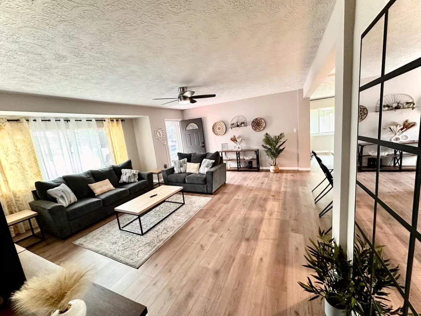 Siesta Beach Getaway - Minutes to Beach, Shops, Dining