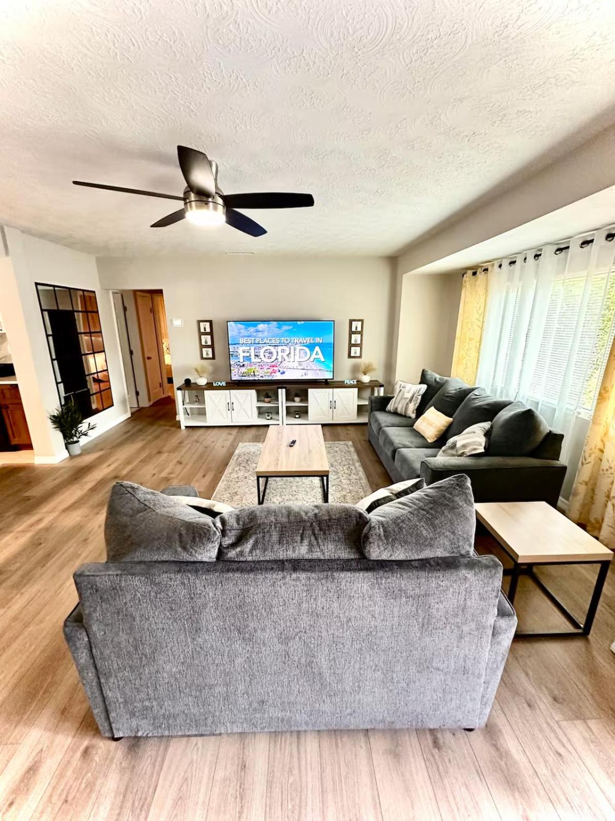 Siesta Beach Getaway - Minutes to Beach, Shops, Dining