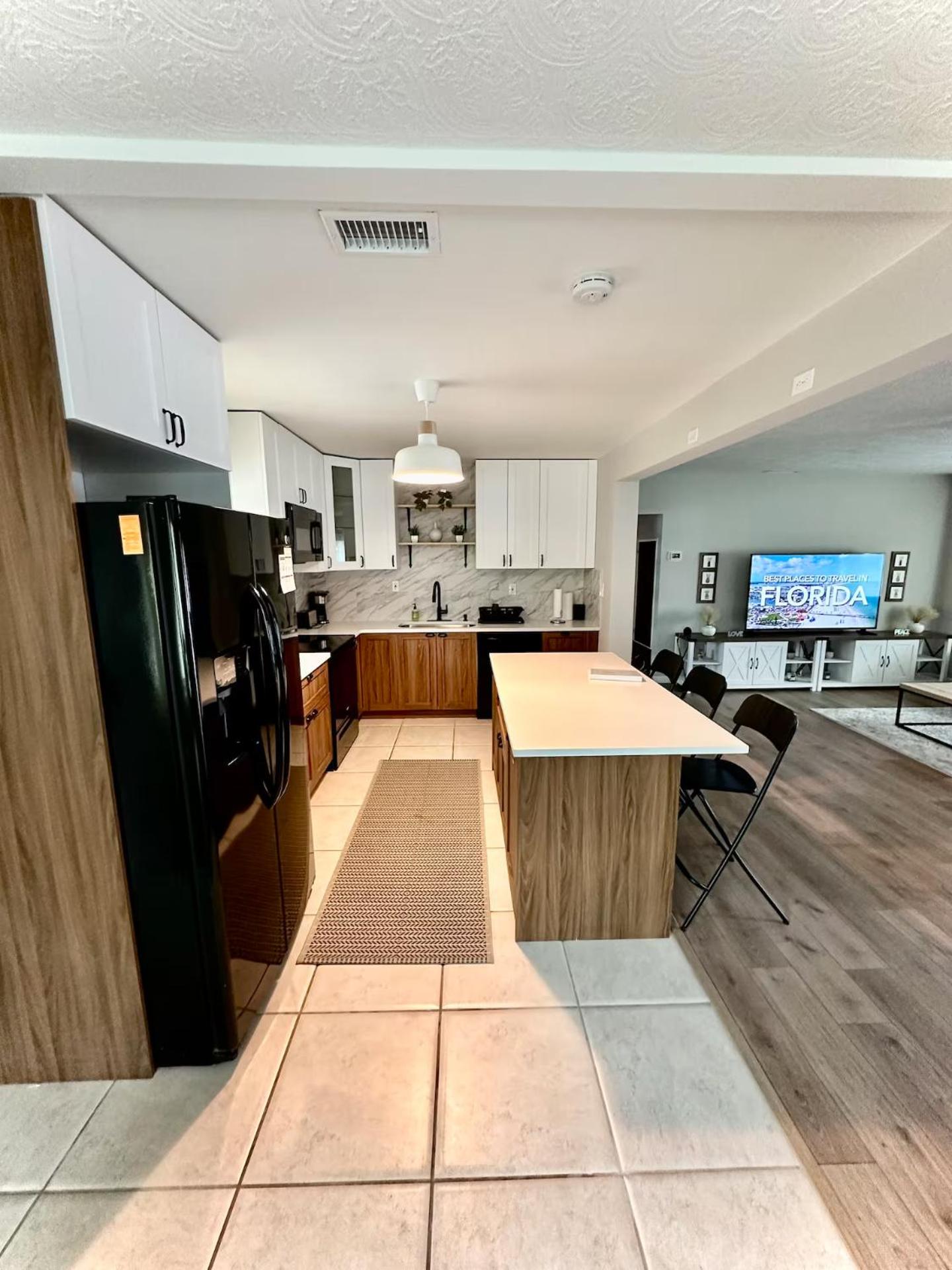Siesta Beach Getaway - Minutes to Beach, Shops, Dining