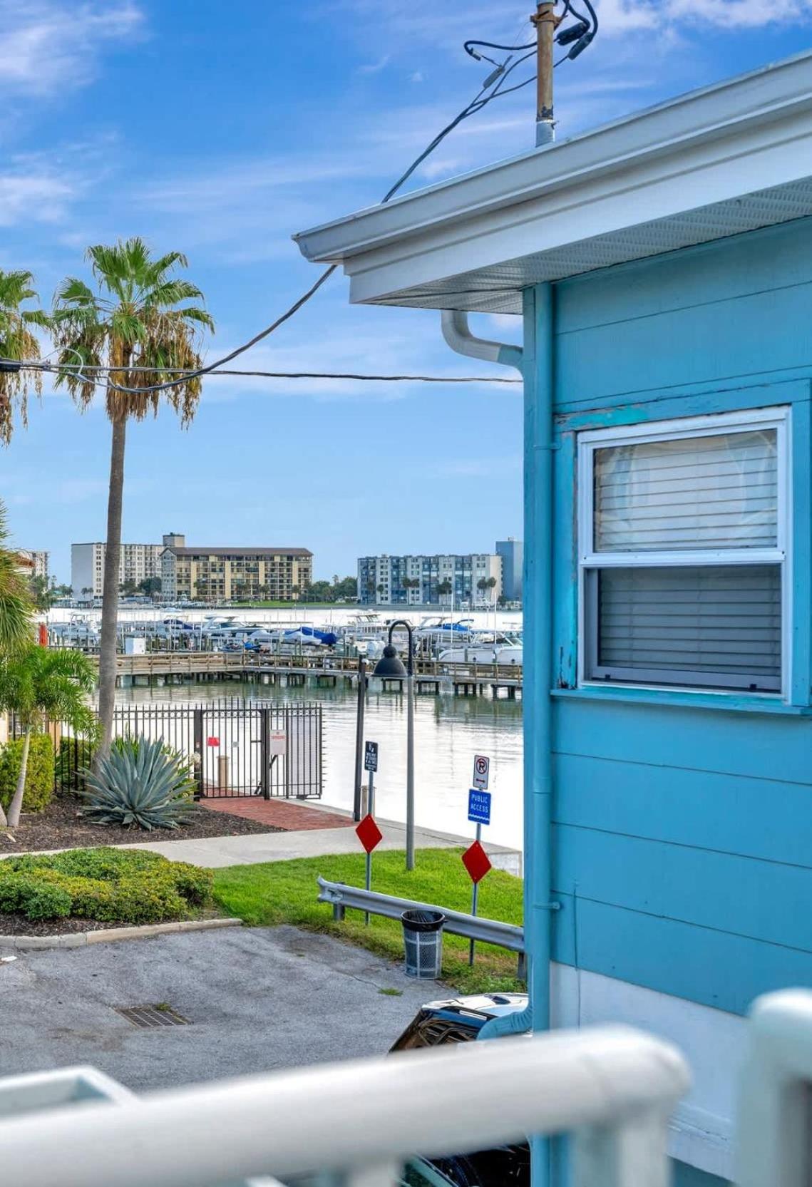 Waterfront Corner Suite Heated Pool Near Beach