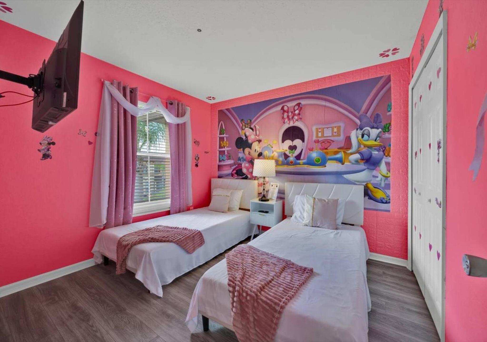 Themed Resort Home 15 min drive to Disney