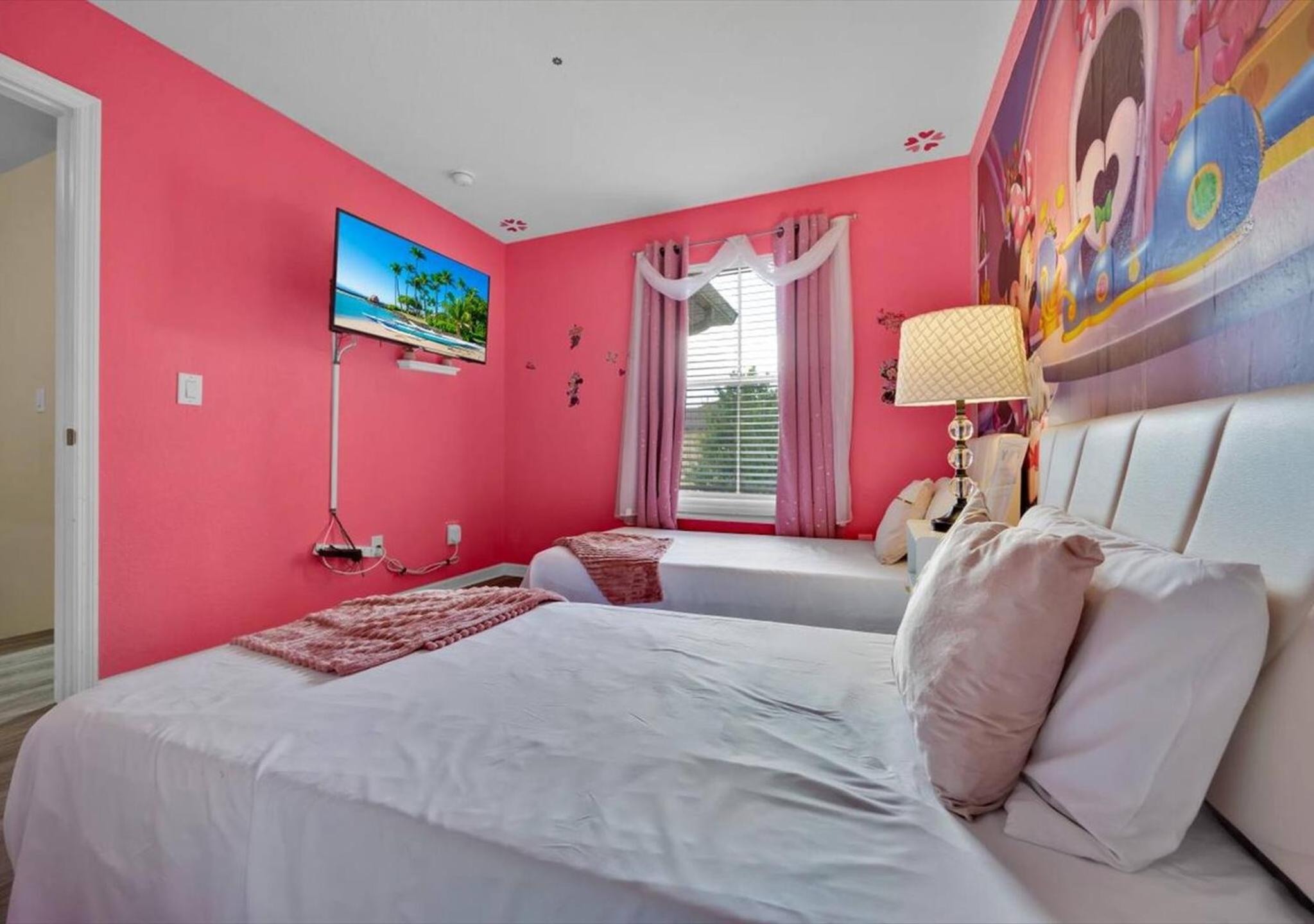 Themed Resort Home 15 min drive to Disney