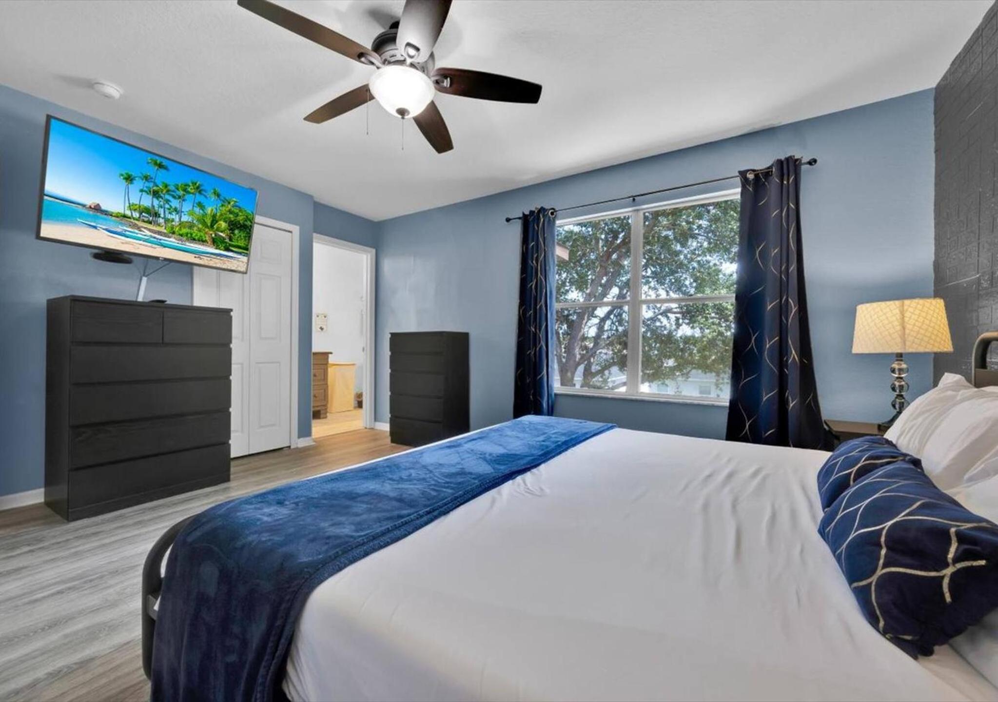 Themed Resort Home 15 min drive to Disney