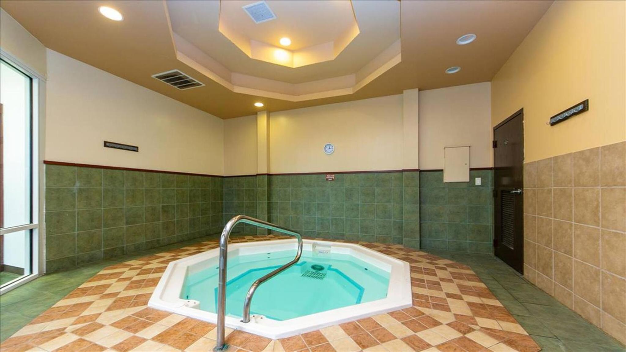 Themed Resort Home 15 min drive to Disney