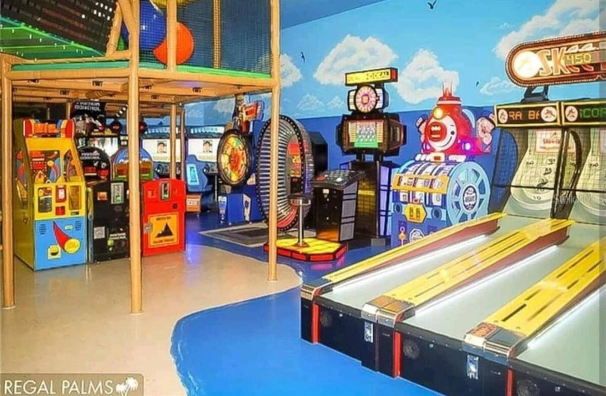 Themed Resort Home 15 min drive to Disney