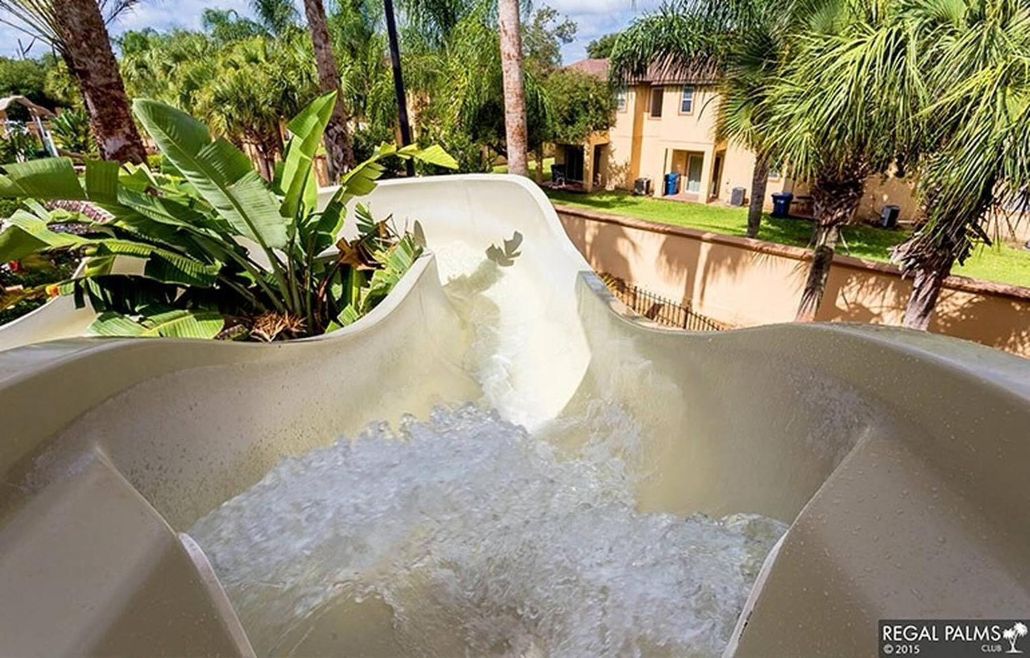 Themed Resort Home 15 min drive to Disney