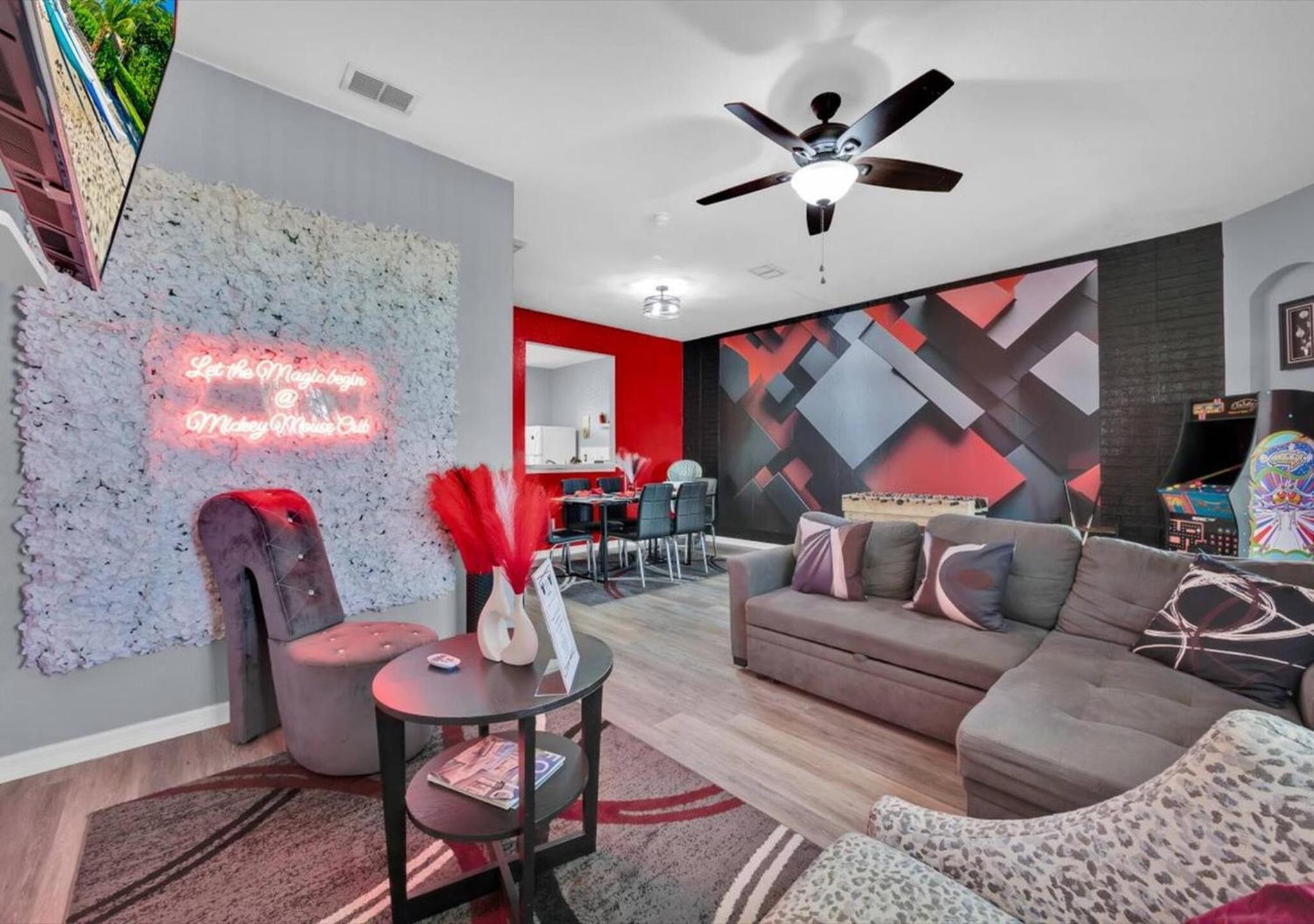 Themed Resort Home 15 min drive to Disney