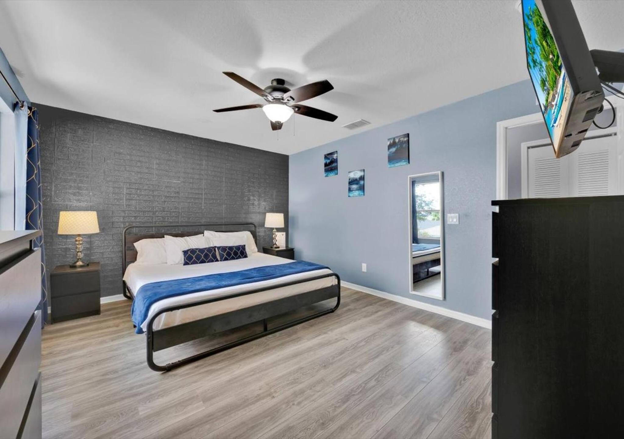Themed Resort Home 15 min drive to Disney