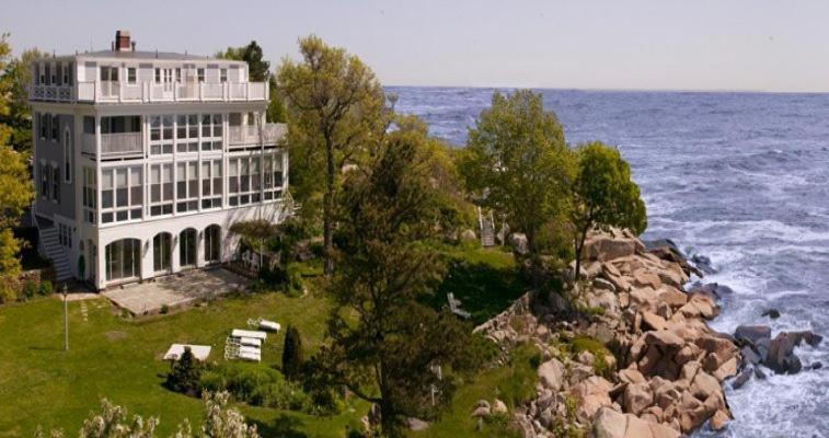 Yankee Clipper Inn view 3