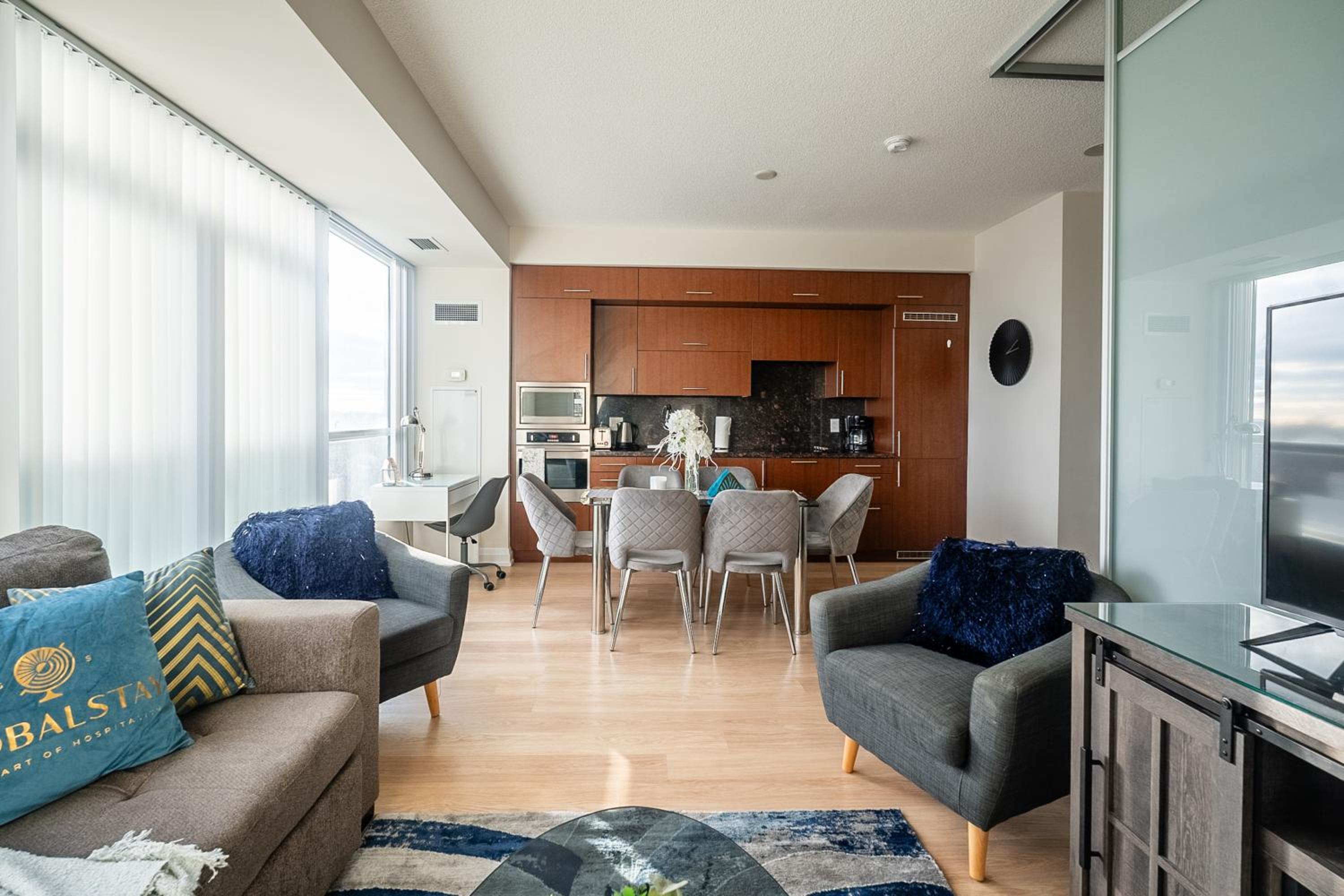 Cozy 1 BR & Den Condo in North York Free Parking
