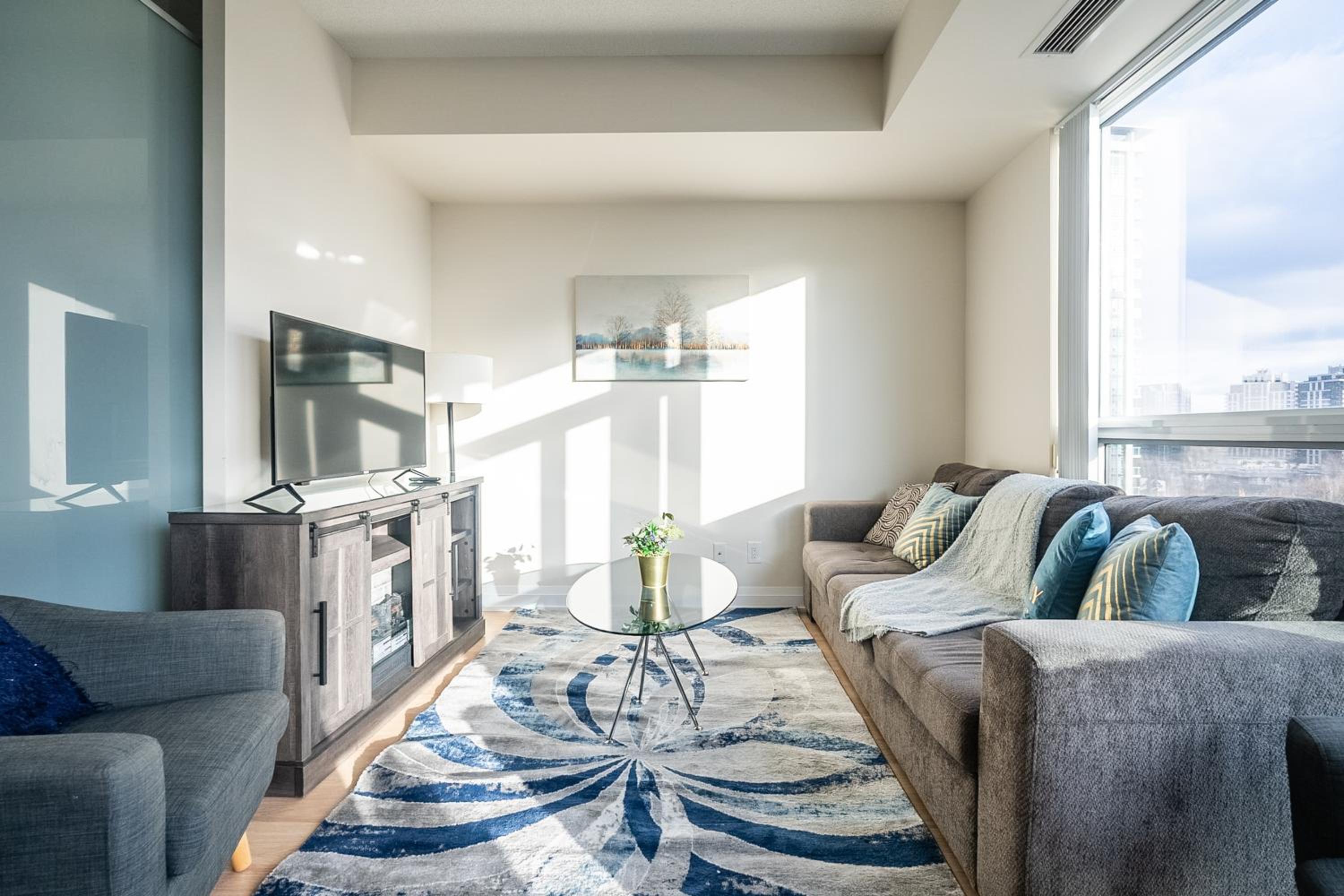 Cozy 1 BR & Den Condo in North York Free Parking