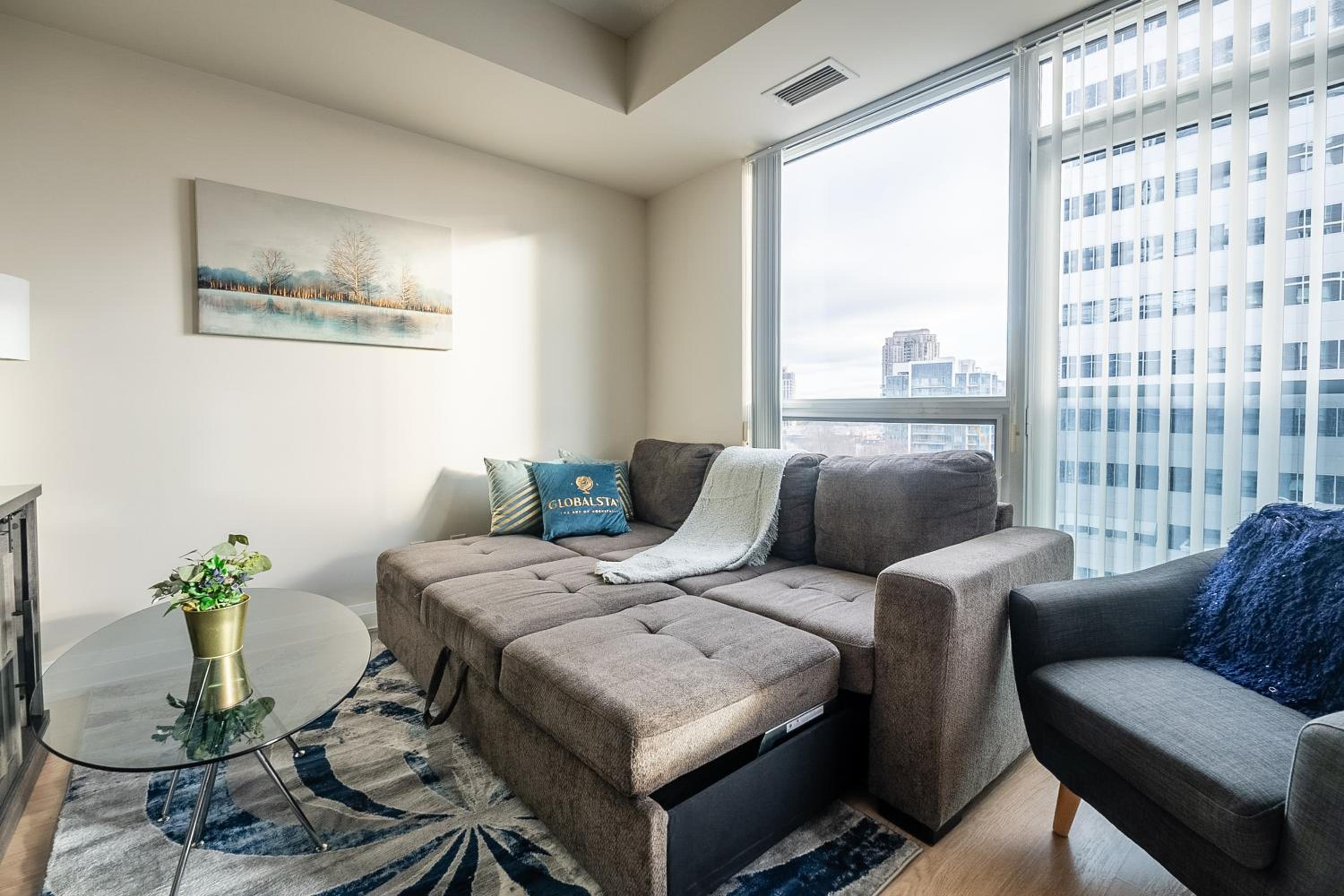 Cozy 1 BR & Den Condo in North York Free Parking