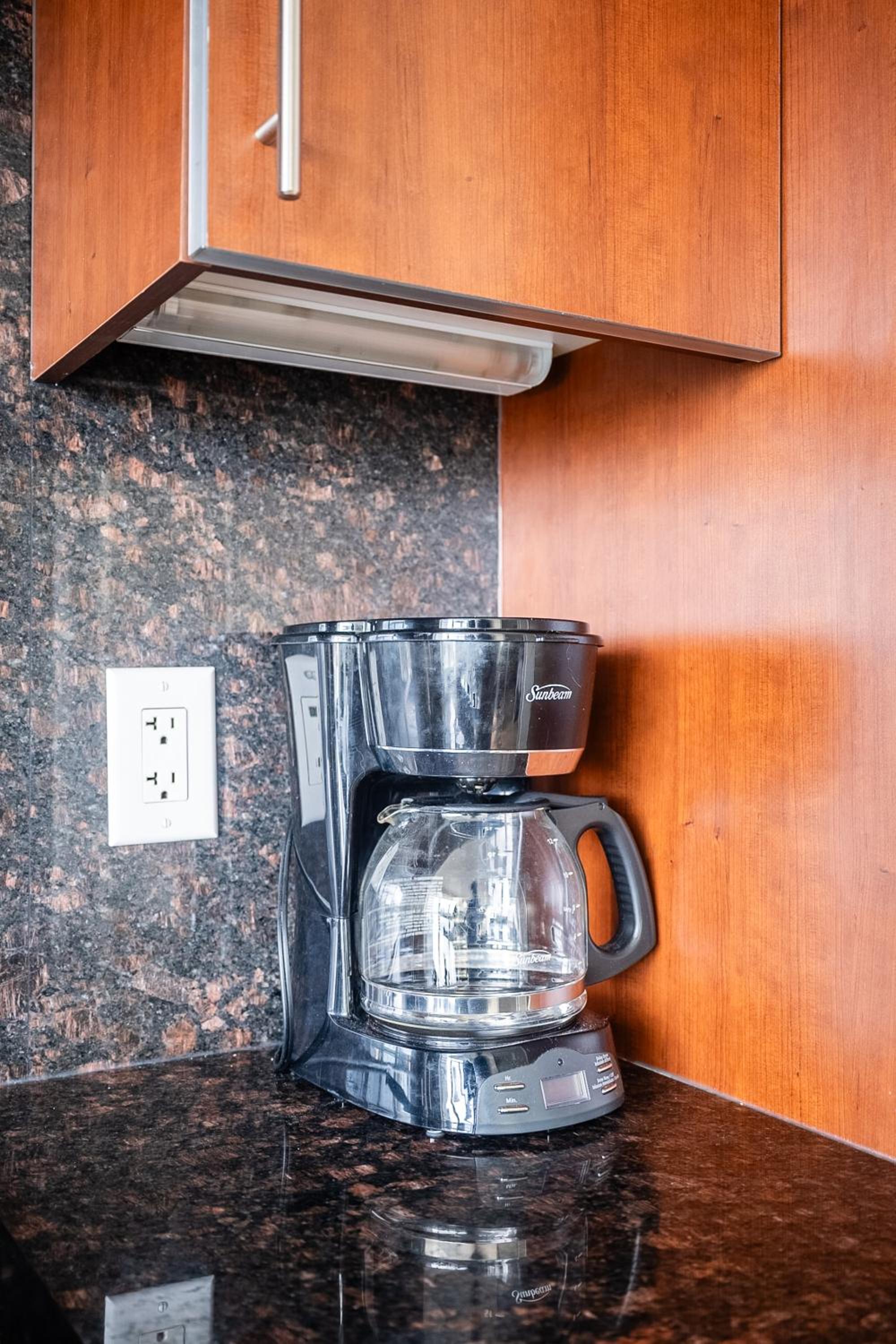 Cozy 1 BR & Den Condo in North York Free Parking