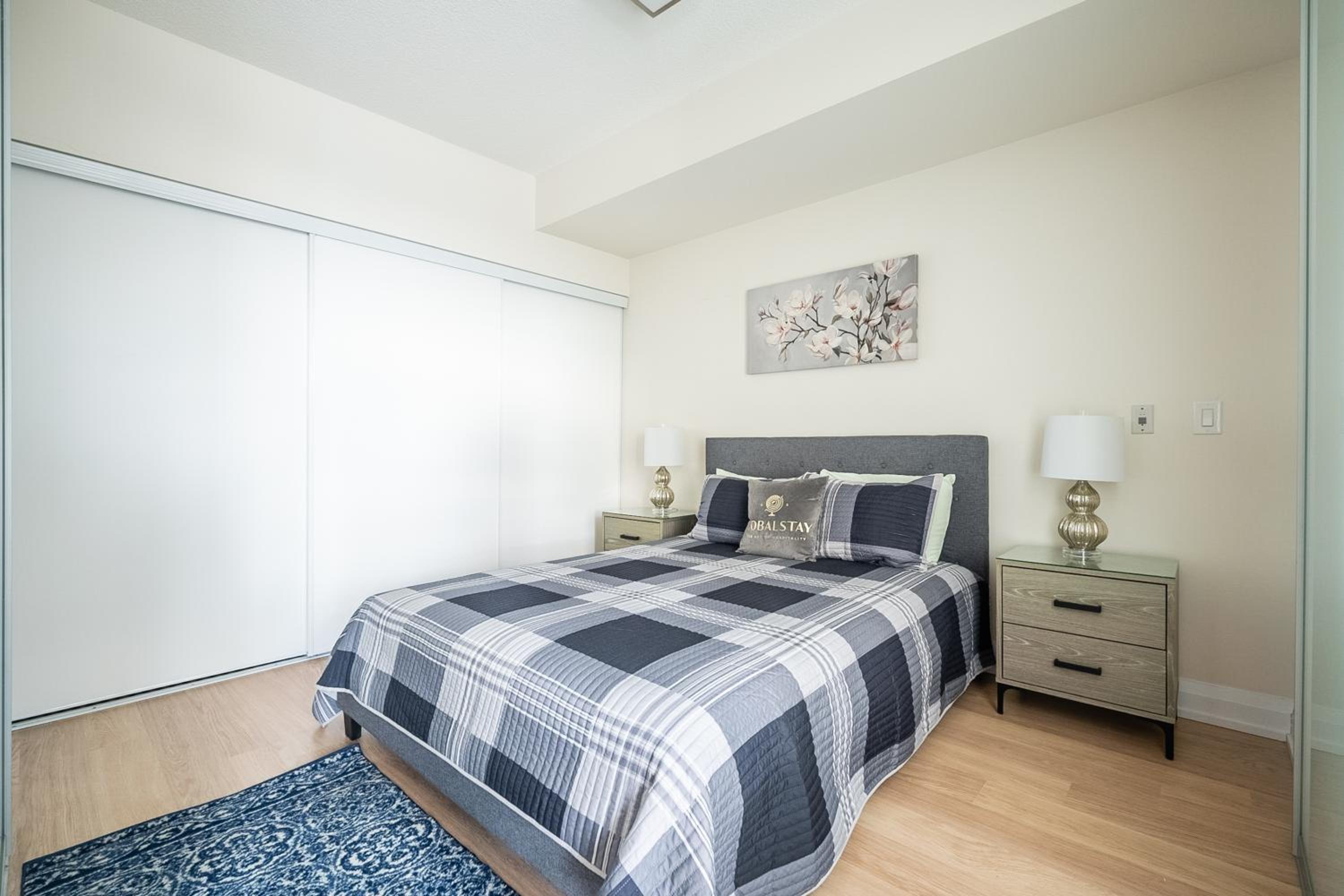 Cozy 1 BR & Den Condo in North York Free Parking