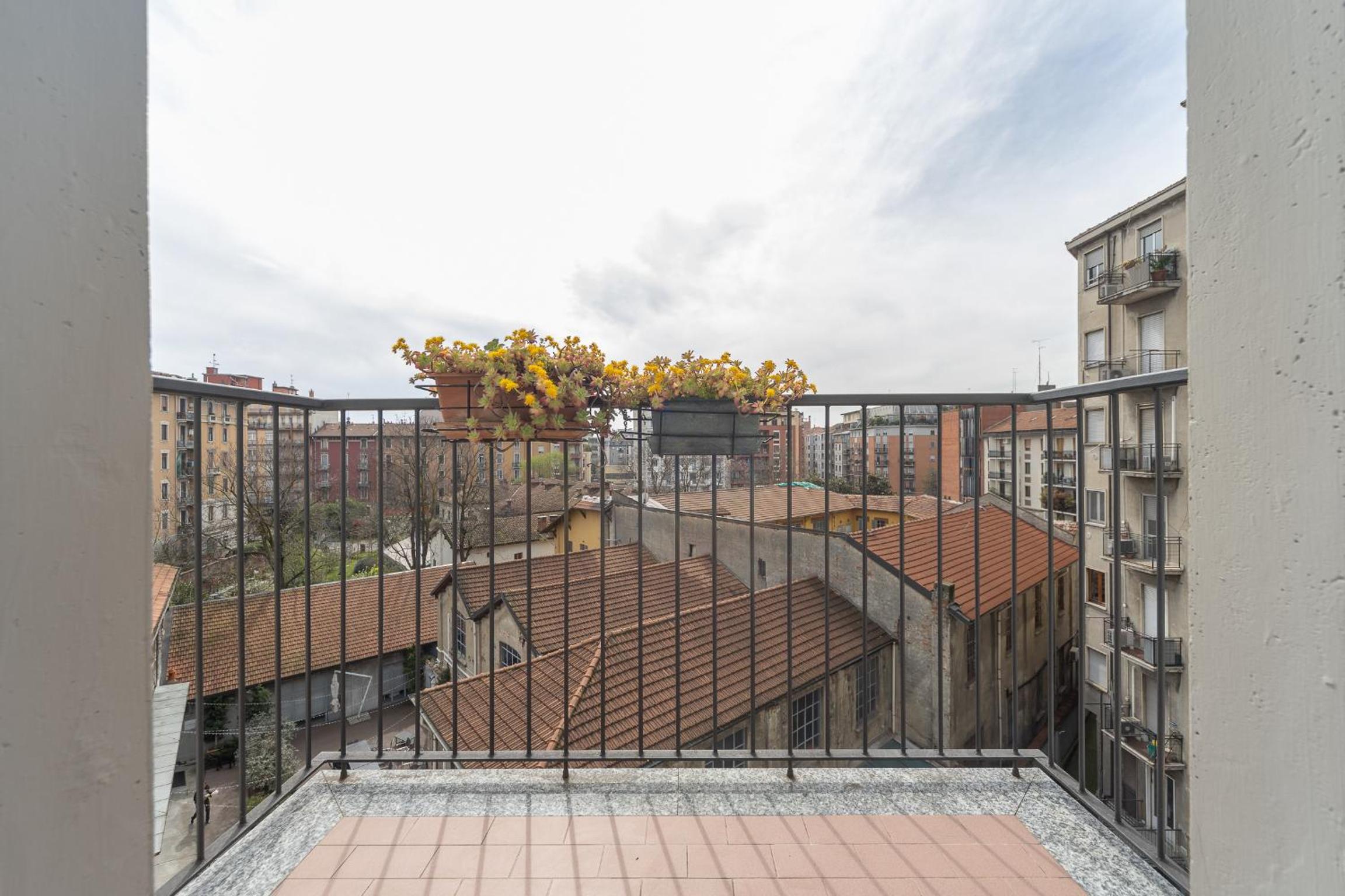 Stylish Porta Romana Apartment with terrace