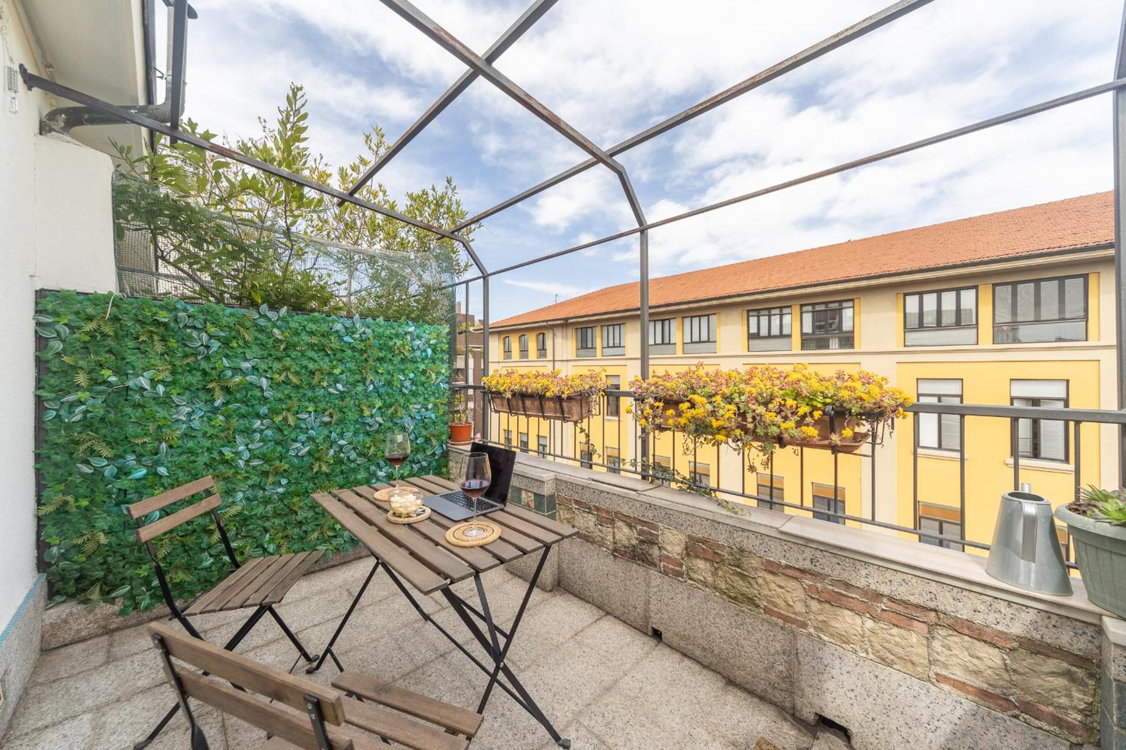 Stylish Porta Romana Apartment with terrace