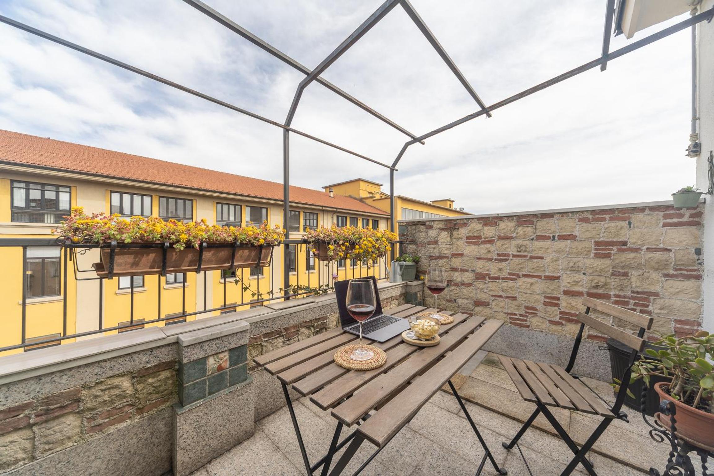 Stylish Porta Romana Apartment with terrace