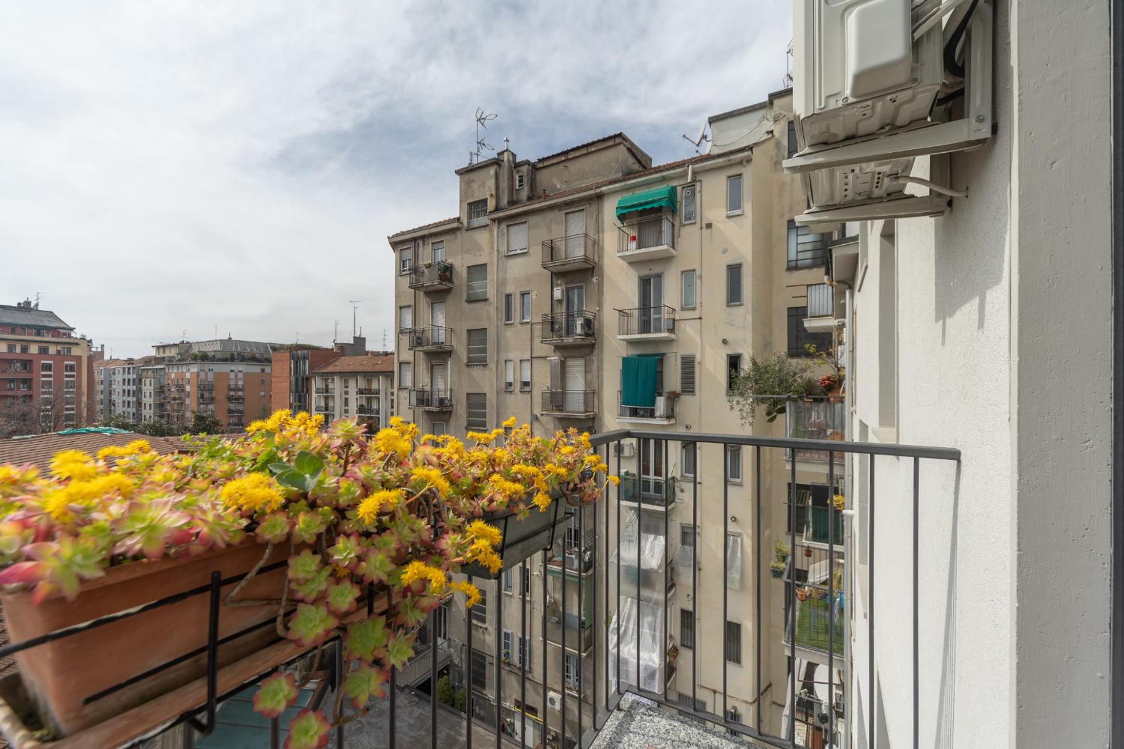 Stylish Porta Romana Apartment with terrace